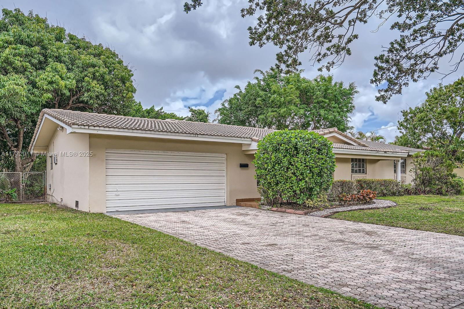 Real estate property located at 7301 11th St, Broward, Mirror Lake Estates Sec T, Plantation, FL
