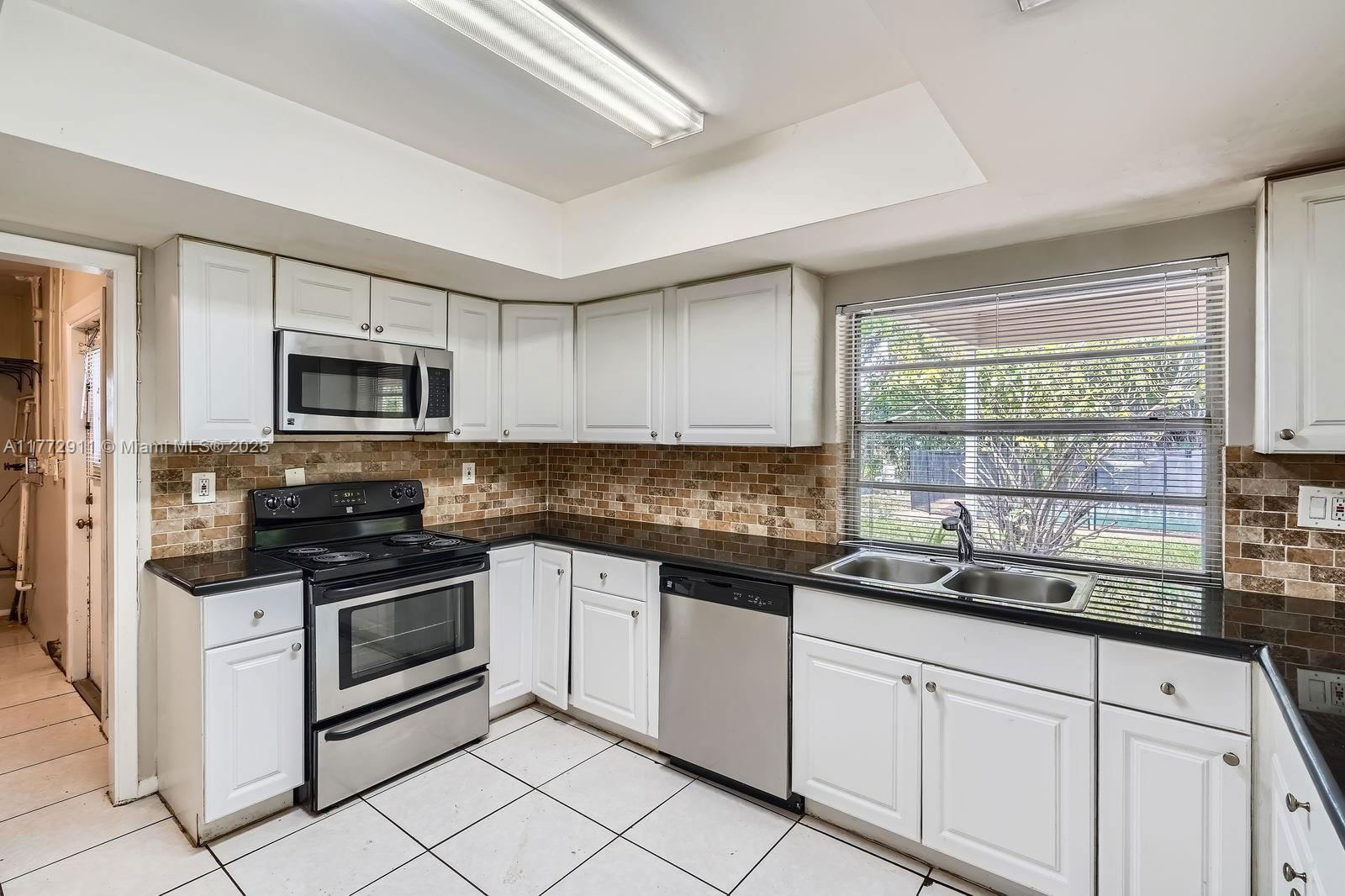 Real estate property located at 7301 11th St, Broward, Mirror Lake Estates Sec T, Plantation, FL
