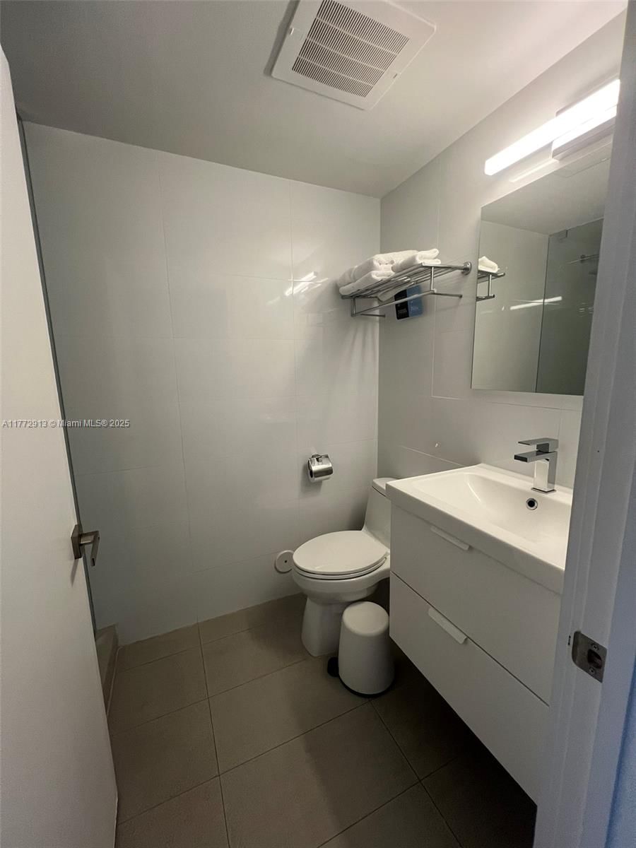 Real estate property located at 6080 Collins Ave #304, Miami-dade, 6080 Collins Condo, Miami Beach, FL