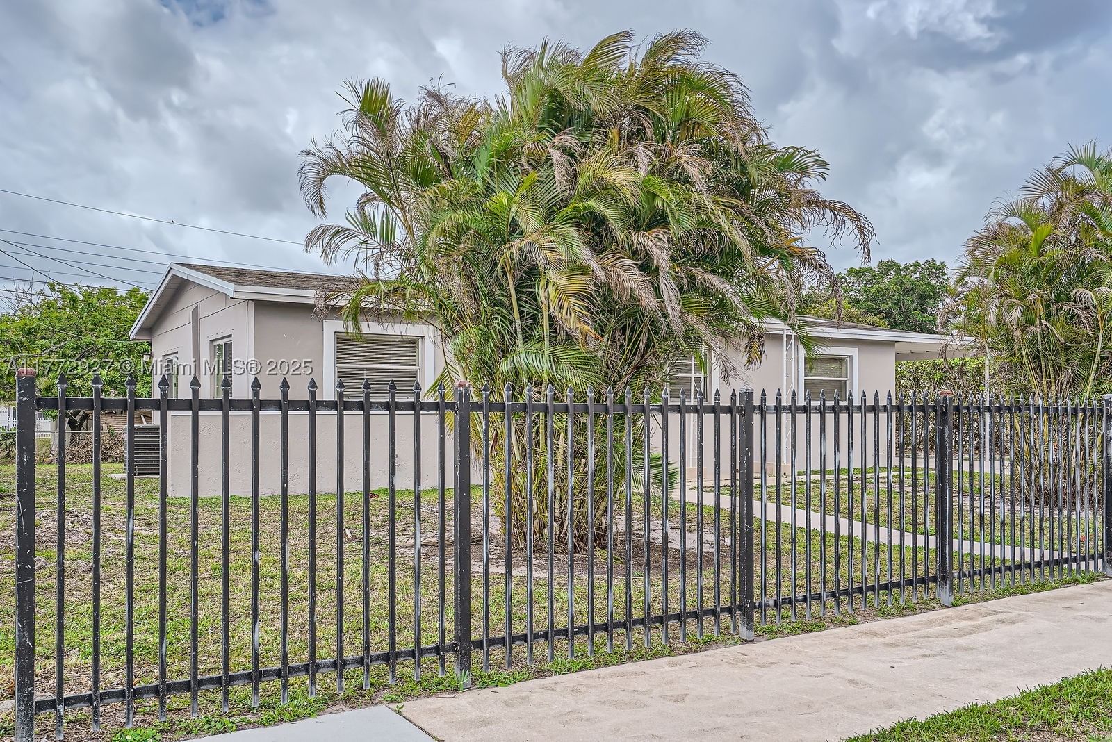 Real estate property located at 2440 208th St, Miami-dade, Lake Lucerne Sec 1, Miami Gardens, FL