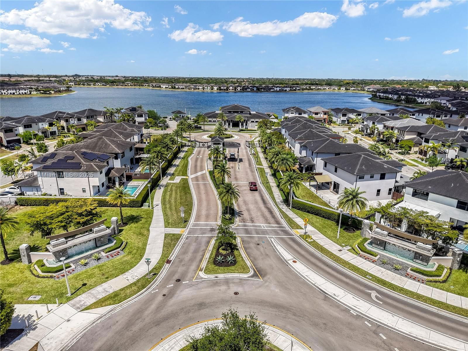 Real estate property located at 15853 91st Ct #15853, Miami-dade, Dunnwoody Lake, Miami Lakes, FL