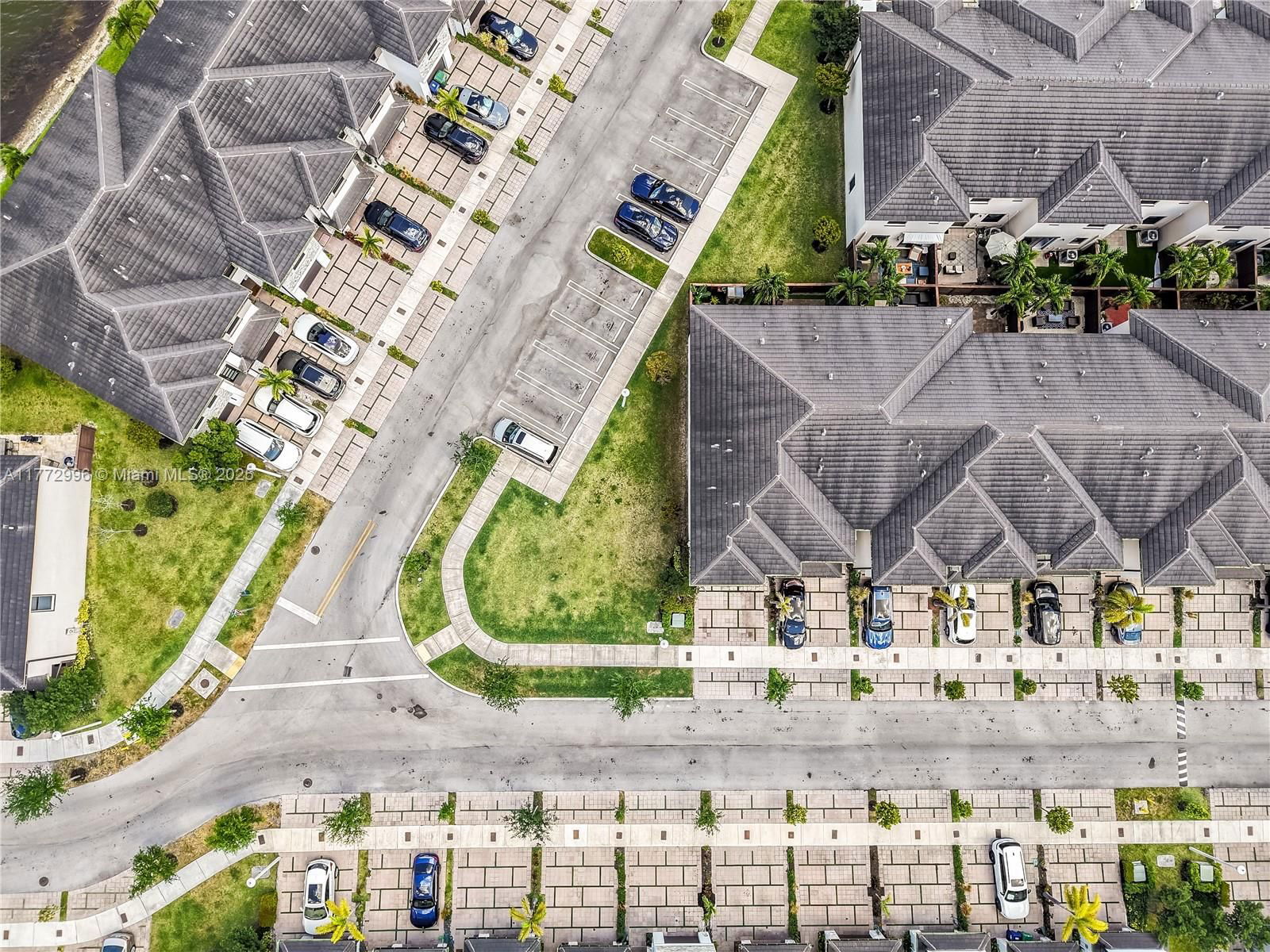 Real estate property located at 15853 91st Ct #15853, Miami-dade, Dunnwoody Lake, Miami Lakes, FL
