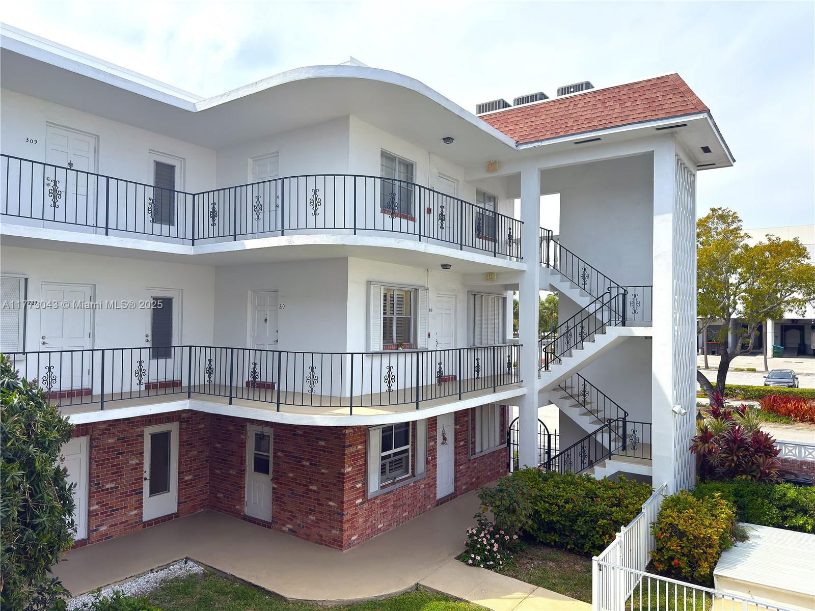 Real estate property located at 2340 9th St #210, Broward, Park Ridge East Apts Cond, Fort Lauderdale, FL