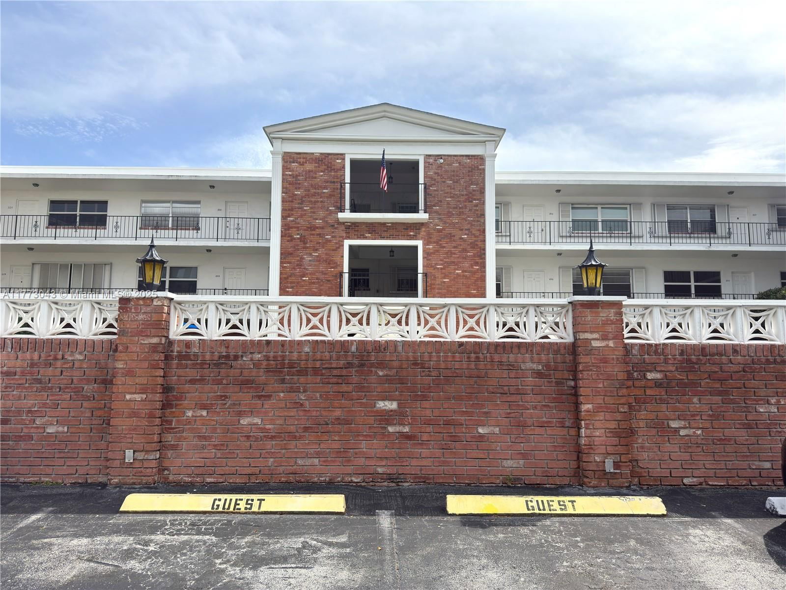 Real estate property located at 2340 9th St #210, Broward, Park Ridge East Apts Cond, Fort Lauderdale, FL