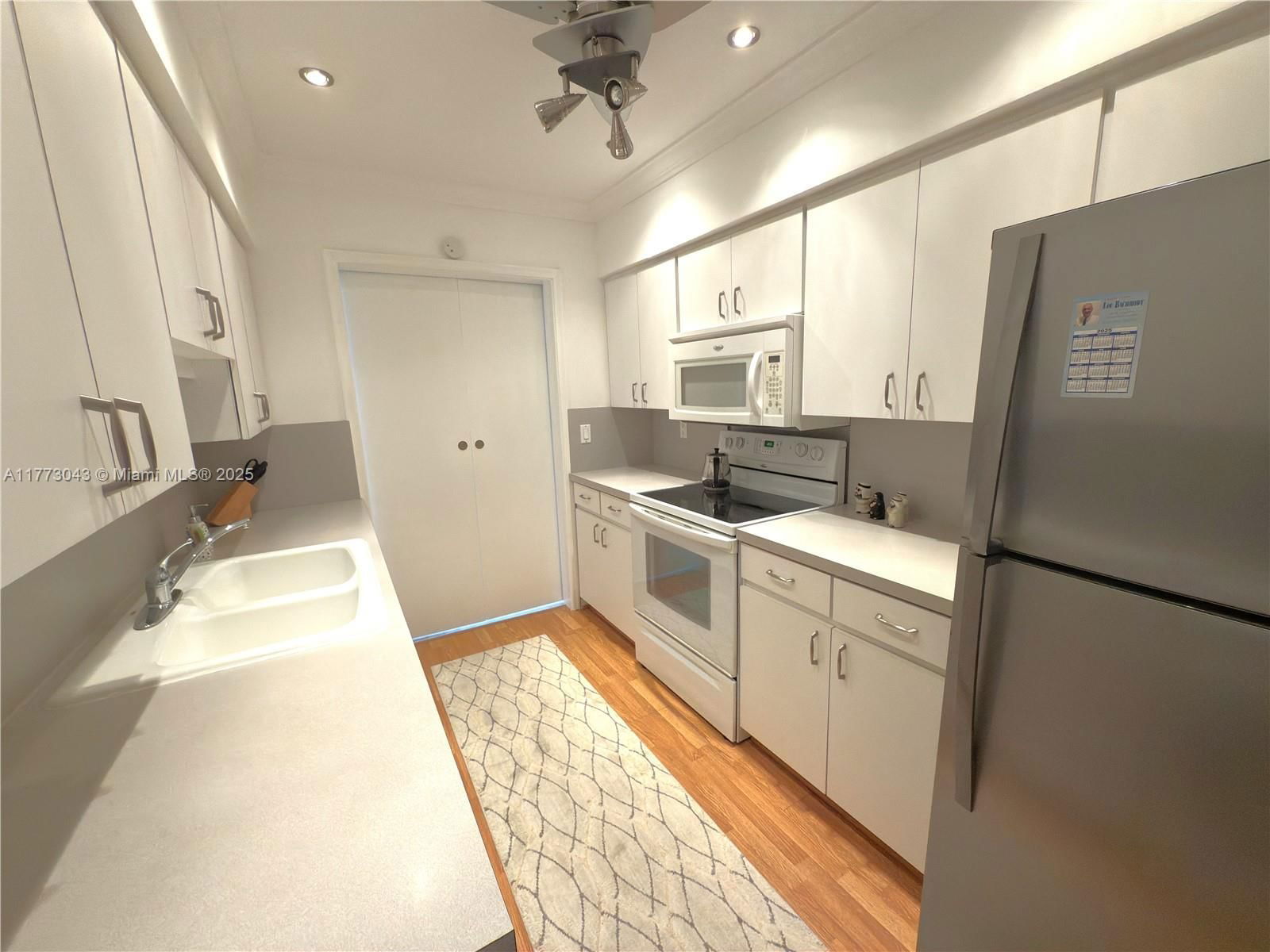 Real estate property located at 2340 9th St #210, Broward, Park Ridge East Apts Cond, Fort Lauderdale, FL