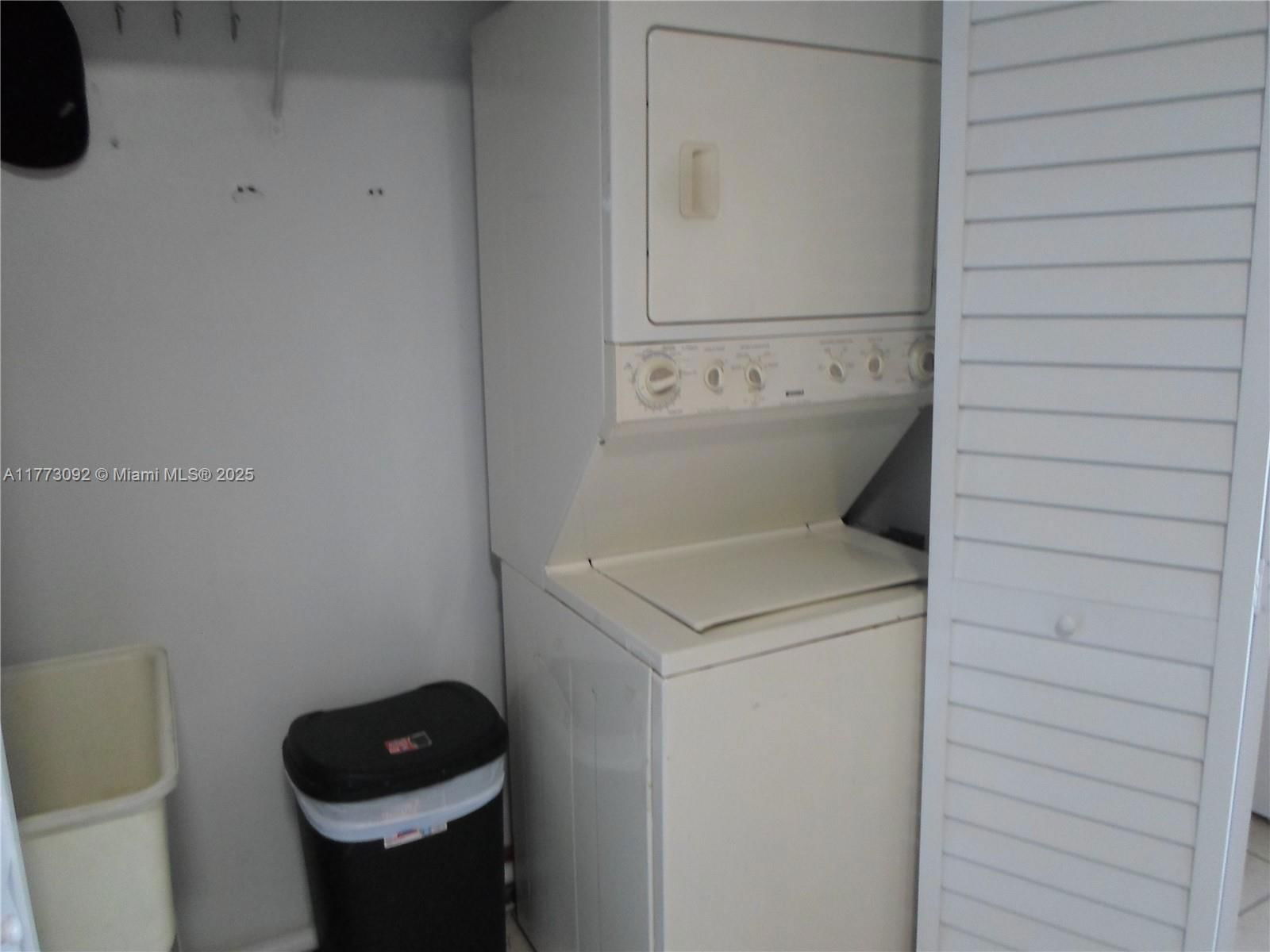 Real estate property located at 2750 60th St #59, Miami-dade, Vista Del Lago Condo Iii, Hialeah, FL