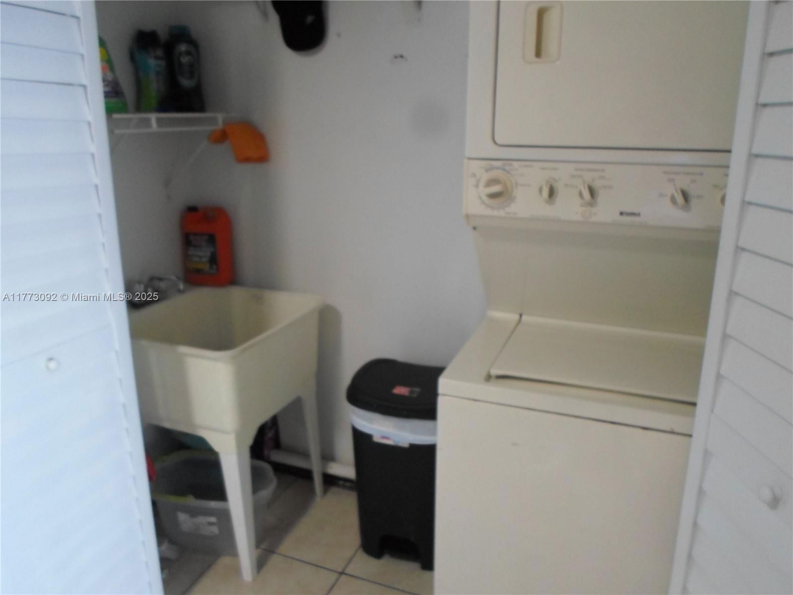 Real estate property located at 2750 60th St #59, Miami-dade, Vista Del Lago Condo Iii, Hialeah, FL