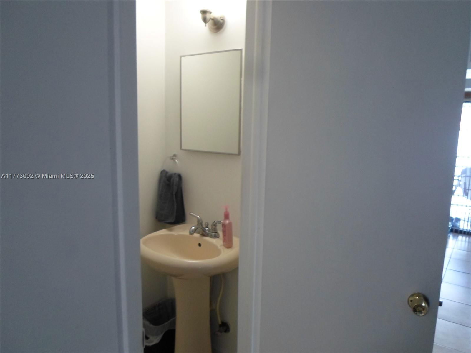 Real estate property located at 2750 60th St #59, Miami-dade, Vista Del Lago Condo Iii, Hialeah, FL