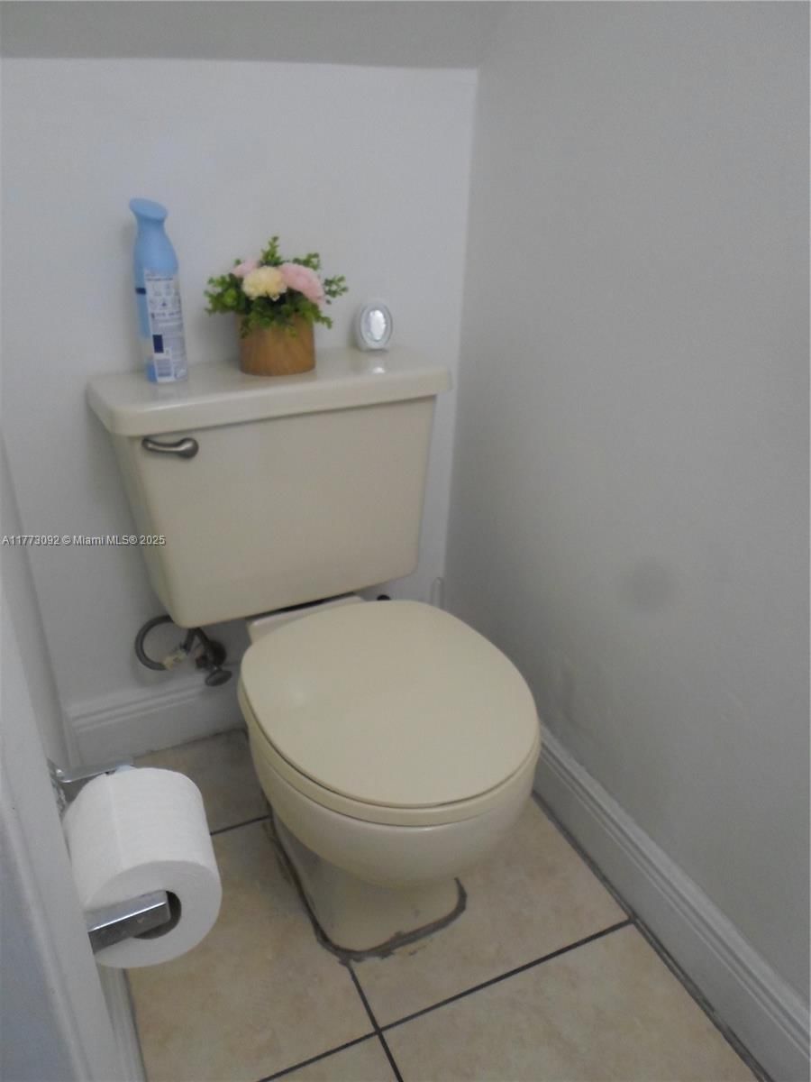 Real estate property located at 2750 60th St #59, Miami-dade, Vista Del Lago Condo Iii, Hialeah, FL