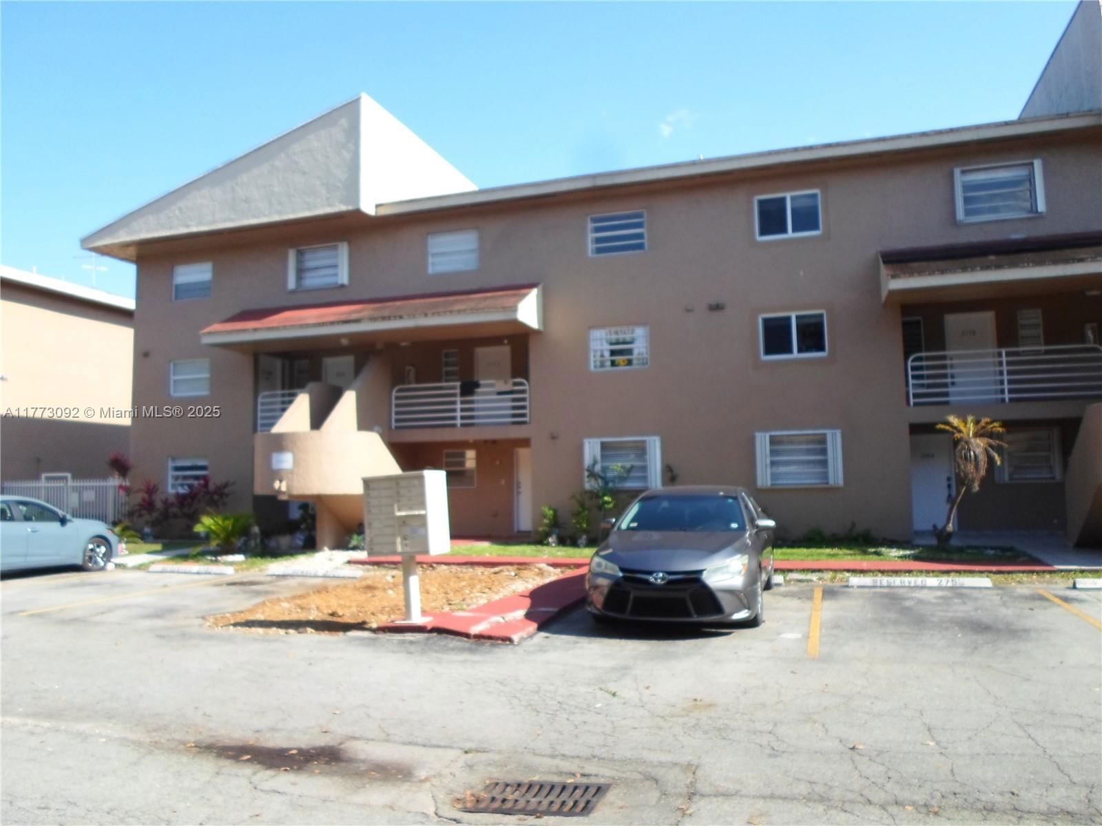 Real estate property located at 2750 60th St #59, Miami-dade, Vista Del Lago Condo Iii, Hialeah, FL