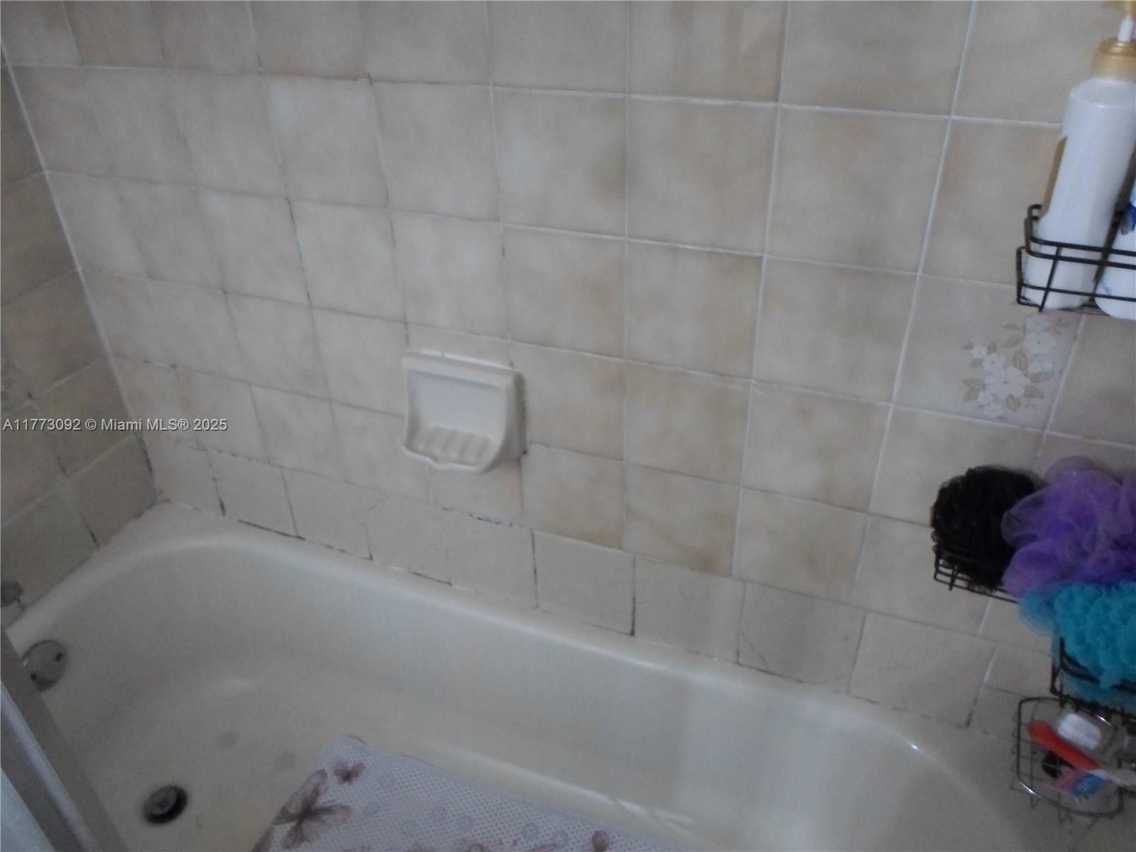 Real estate property located at 2750 60th St #59, Miami-dade, Vista Del Lago Condo Iii, Hialeah, FL