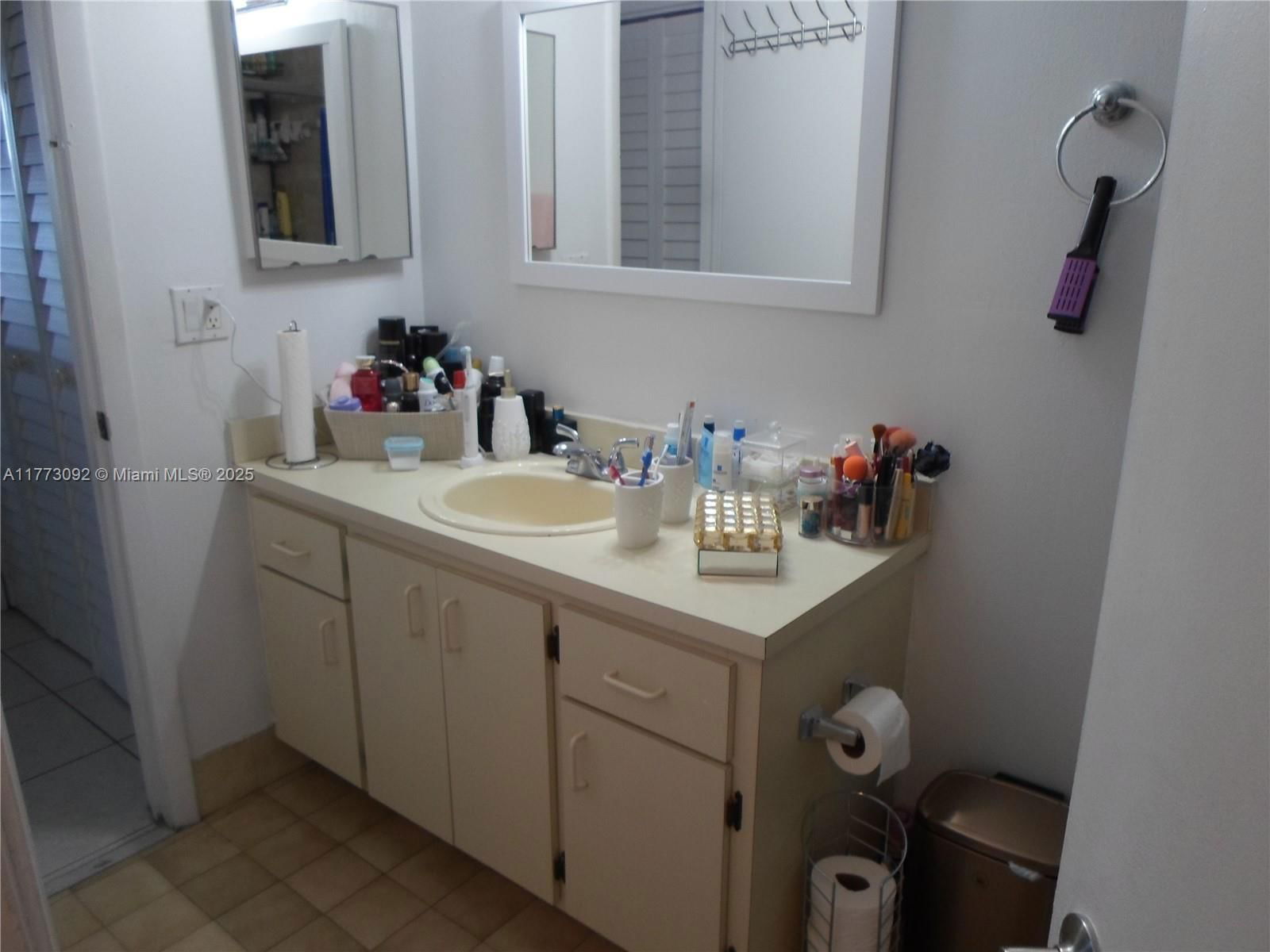 Real estate property located at 2750 60th St #59, Miami-dade, Vista Del Lago Condo Iii, Hialeah, FL