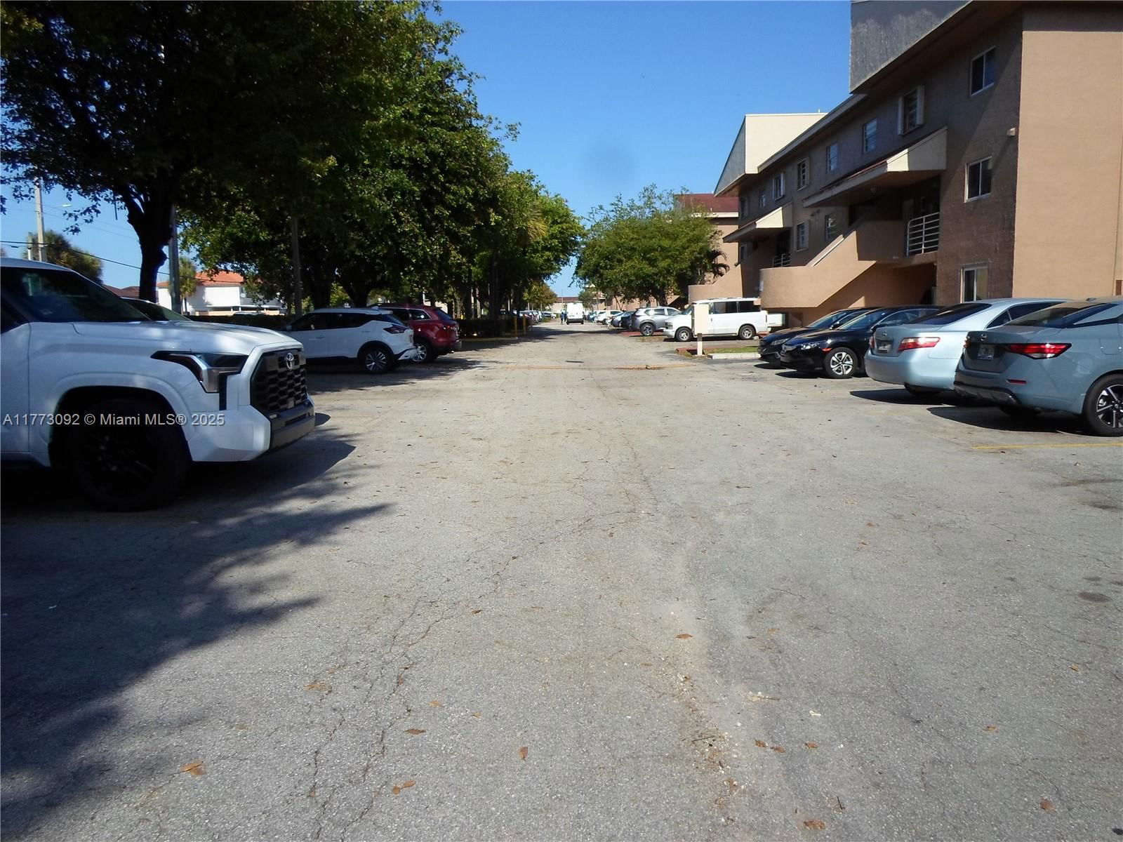Real estate property located at 2750 60th St #59, Miami-dade, Vista Del Lago Condo Iii, Hialeah, FL