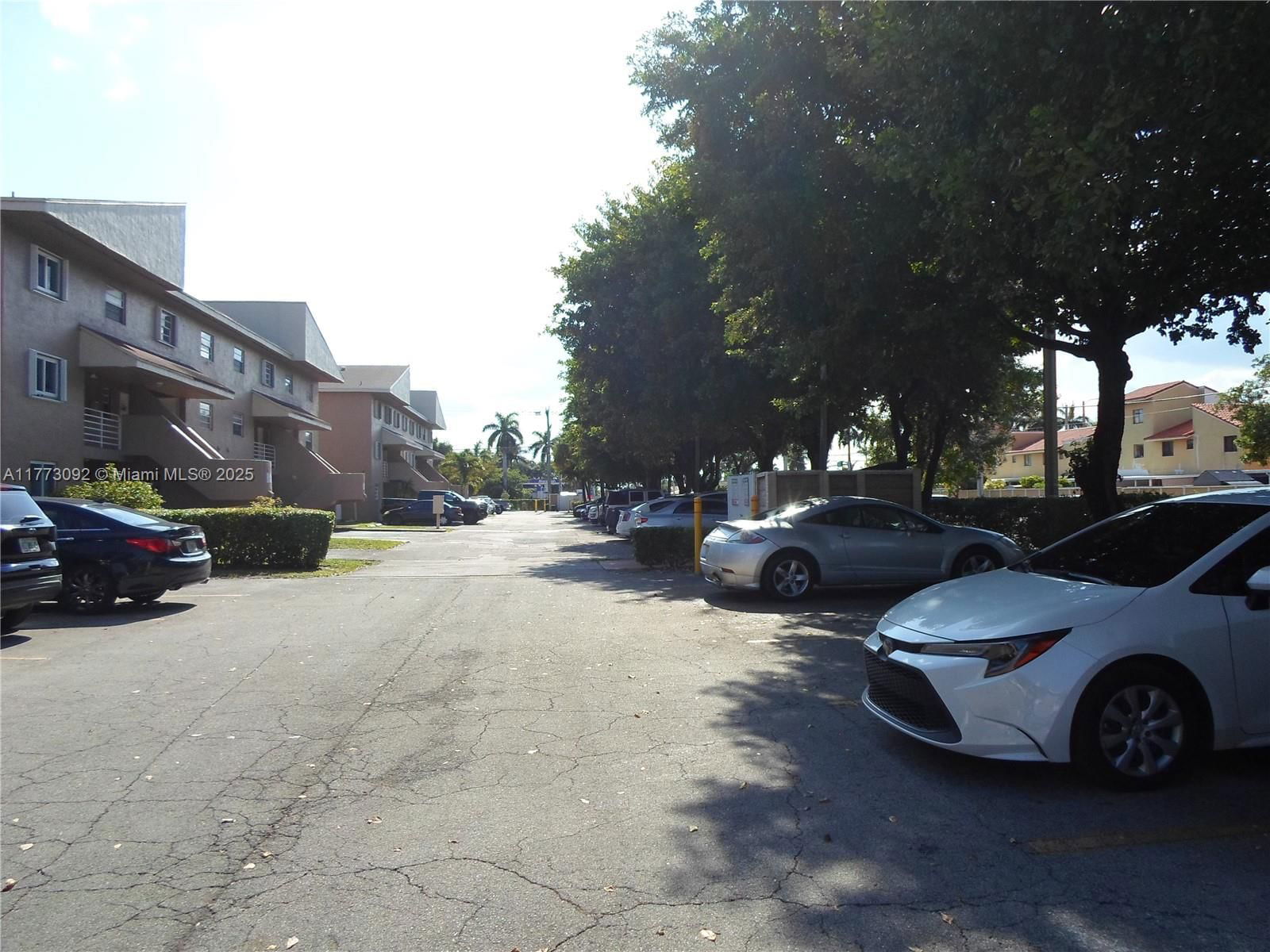 Real estate property located at 2750 60th St #59, Miami-dade, Vista Del Lago Condo Iii, Hialeah, FL
