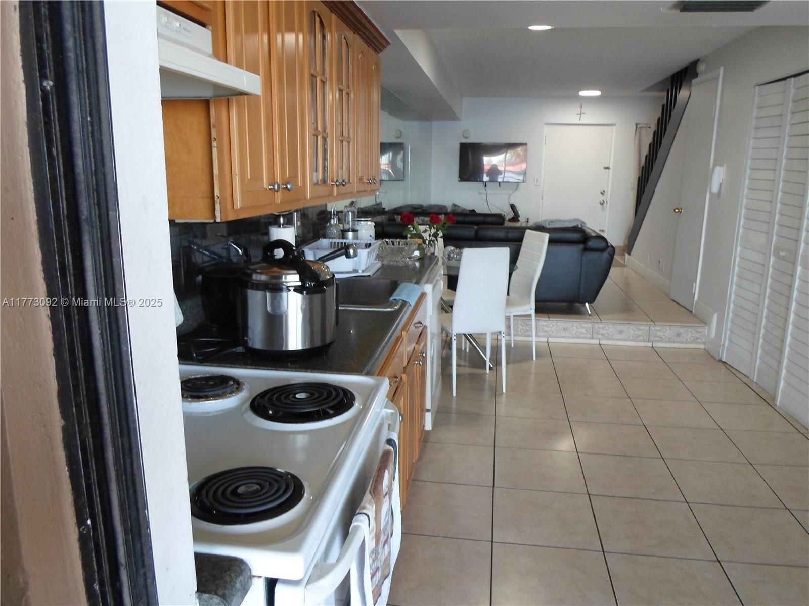 Real estate property located at 2750 60th St #59, Miami-dade, Vista Del Lago Condo Iii, Hialeah, FL