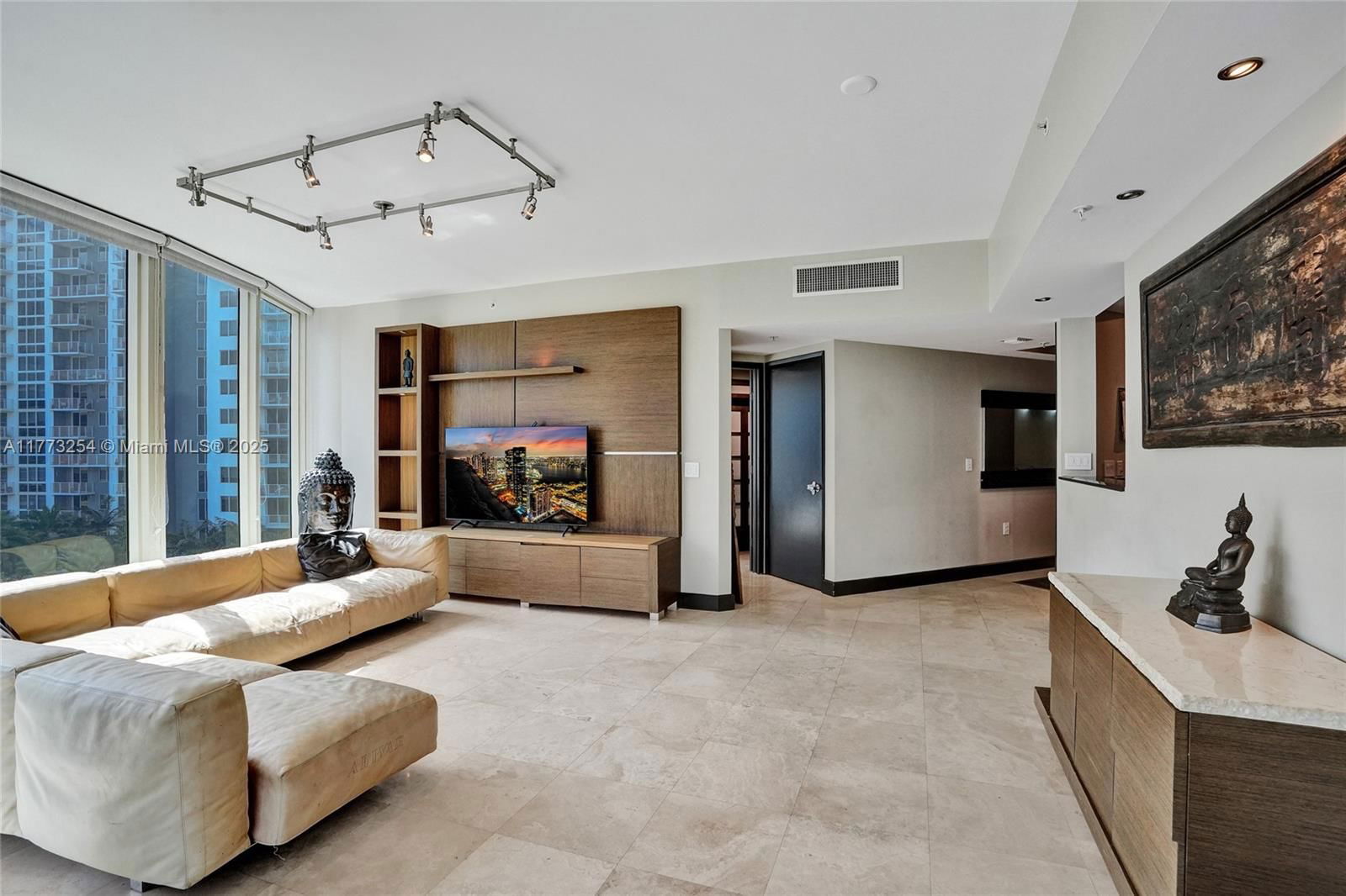 Real estate property located at 333 Las Olas Way #1608, Broward, Las Olas River House Cond, Fort Lauderdale, FL