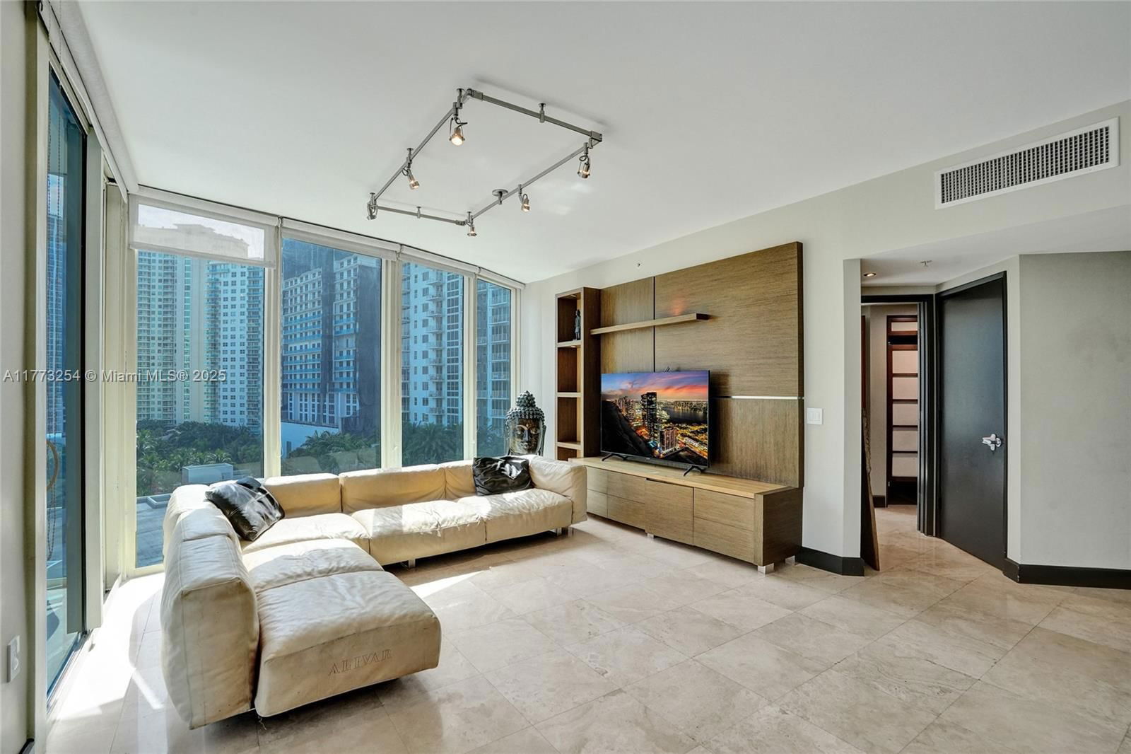 Real estate property located at 333 Las Olas Way #1608, Broward, Las Olas River House Cond, Fort Lauderdale, FL