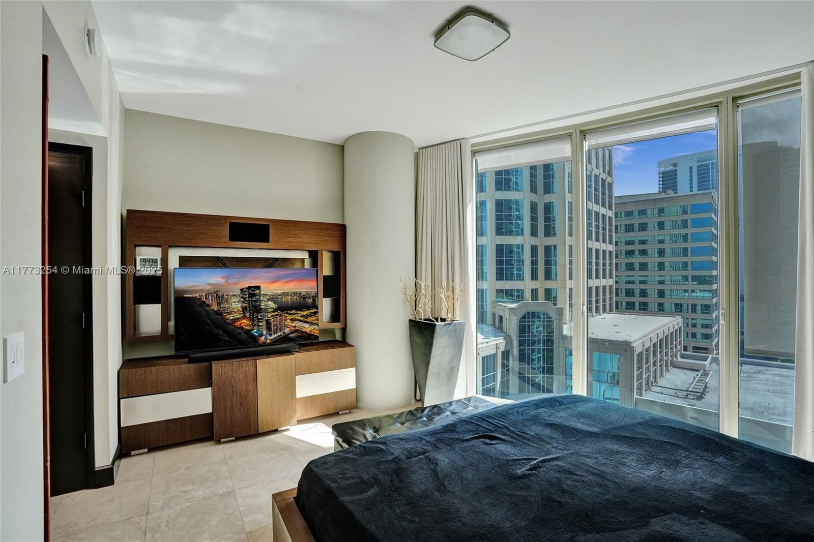 Real estate property located at 333 Las Olas Way #1608, Broward, Las Olas River House Cond, Fort Lauderdale, FL