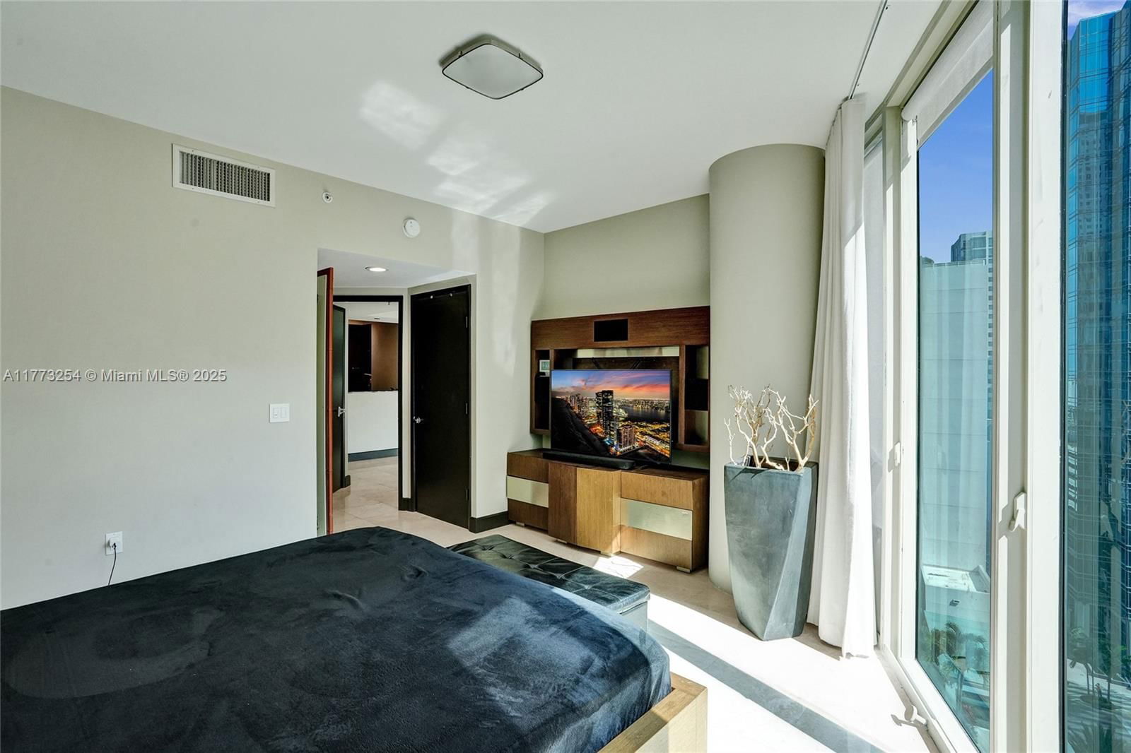 Real estate property located at 333 Las Olas Way #1608, Broward, Las Olas River House Cond, Fort Lauderdale, FL