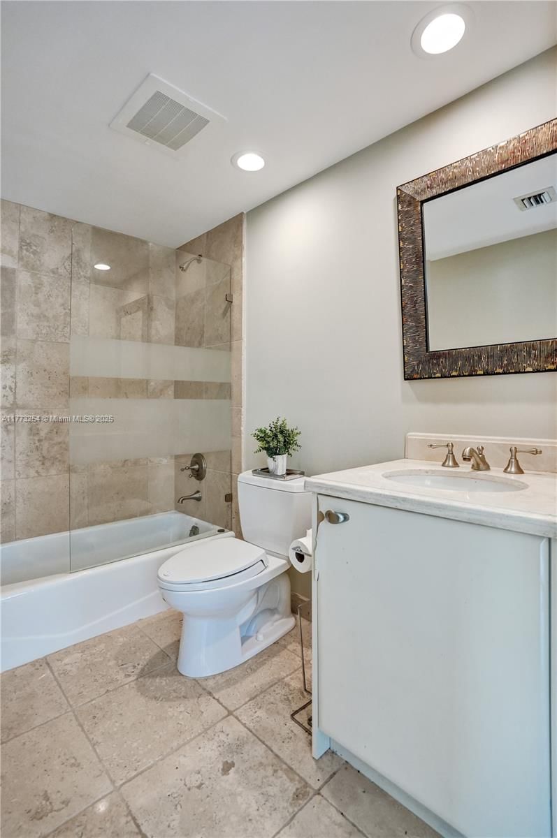 Real estate property located at 333 Las Olas Way #1608, Broward, Las Olas River House Cond, Fort Lauderdale, FL