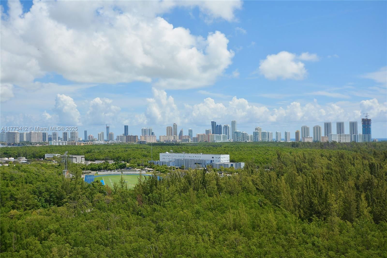 Real estate property located at 14951 Royal Oaks Ln #2206, Miami-dade, The Oaks I Condo, North Miami, FL