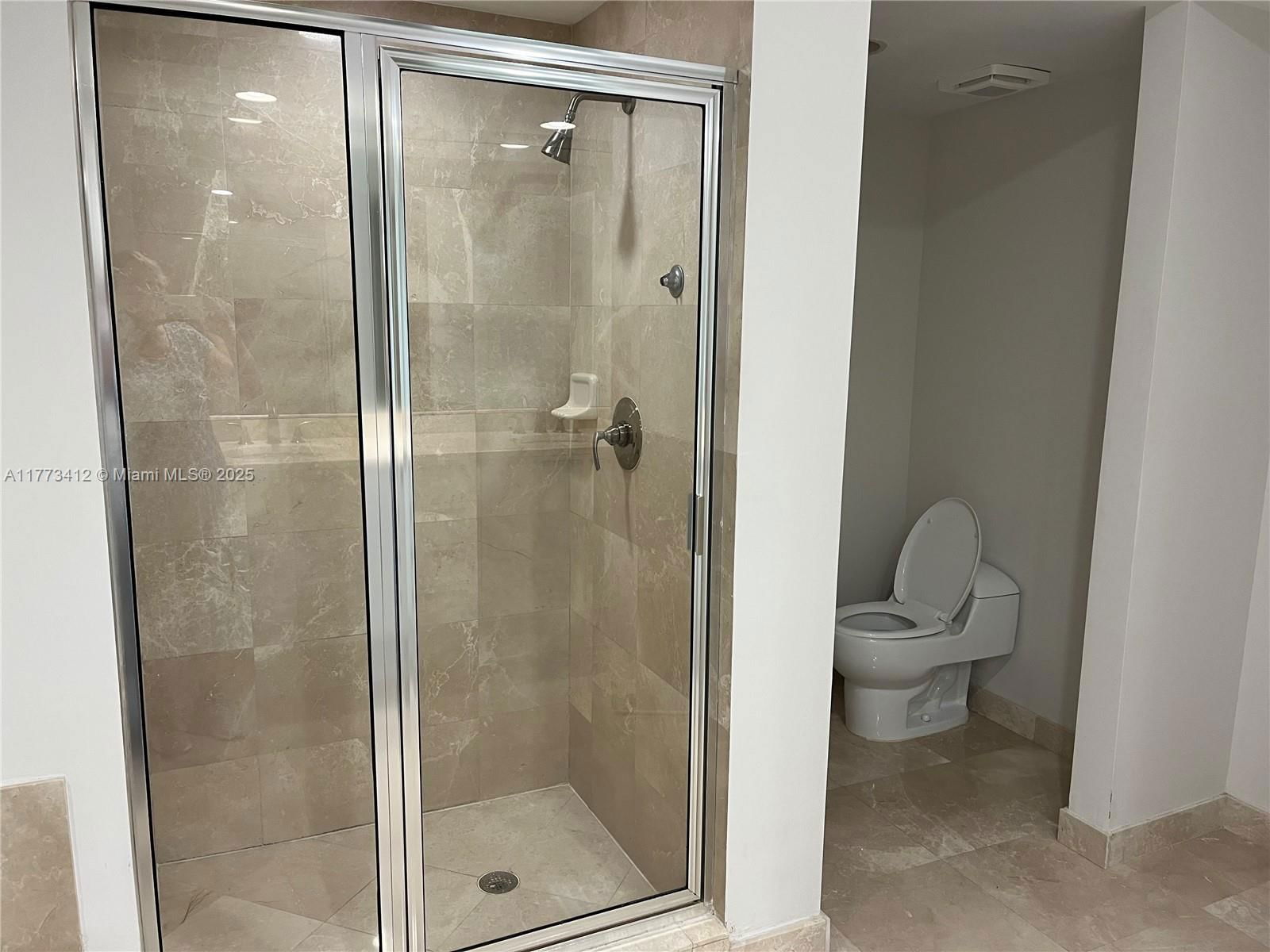 Real estate property located at 14951 Royal Oaks Ln #2206, Miami-dade, The Oaks I Condo, North Miami, FL