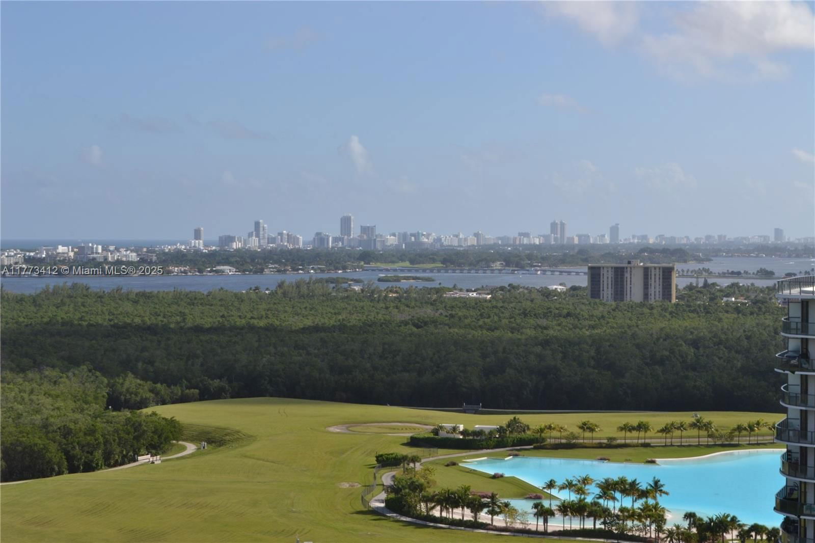 Real estate property located at 14951 Royal Oaks Ln #2206, Miami-dade, The Oaks I Condo, North Miami, FL