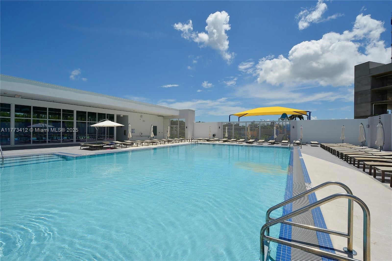 Real estate property located at 14951 Royal Oaks Ln #2206, Miami-dade, The Oaks I Condo, North Miami, FL