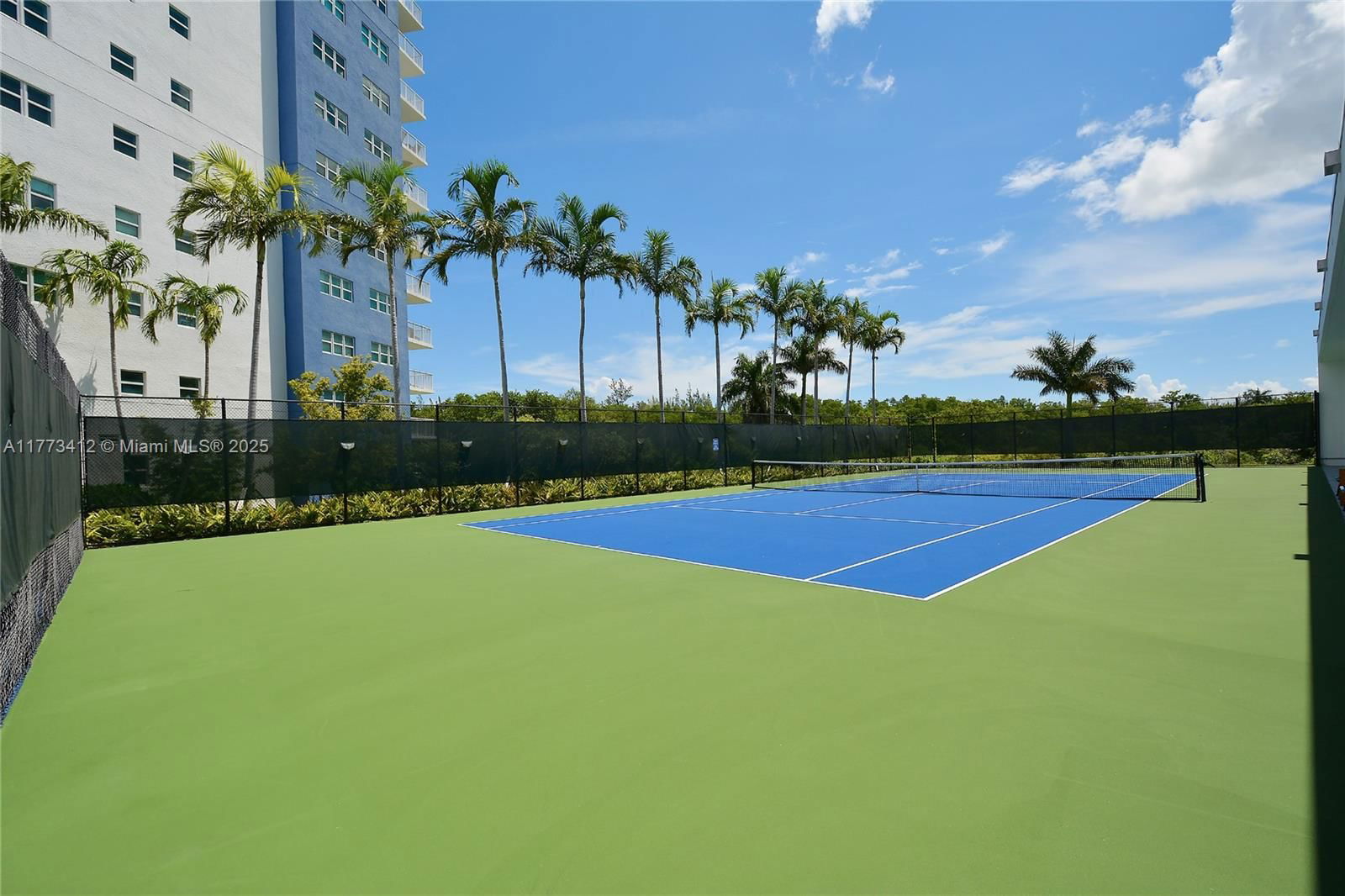 Real estate property located at 14951 Royal Oaks Ln #2206, Miami-dade, The Oaks I Condo, North Miami, FL