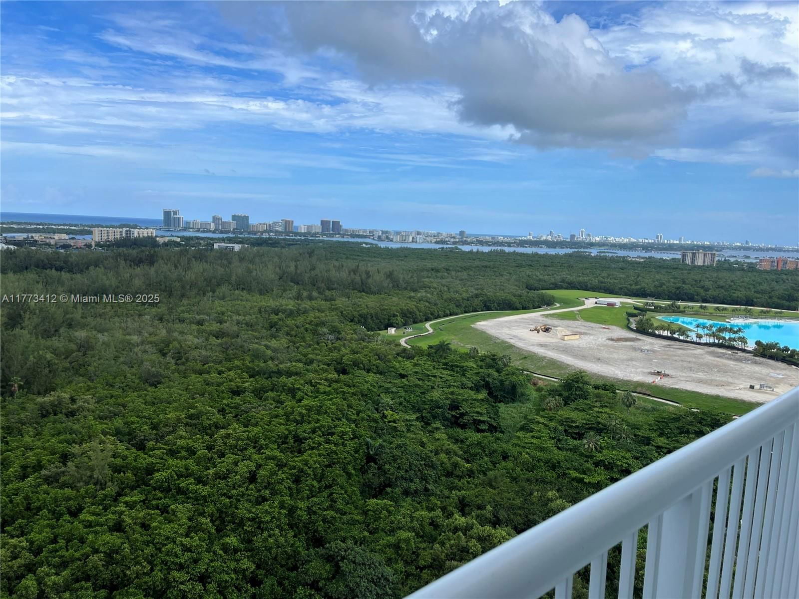 Real estate property located at 14951 Royal Oaks Ln #2206, Miami-dade, The Oaks I Condo, North Miami, FL