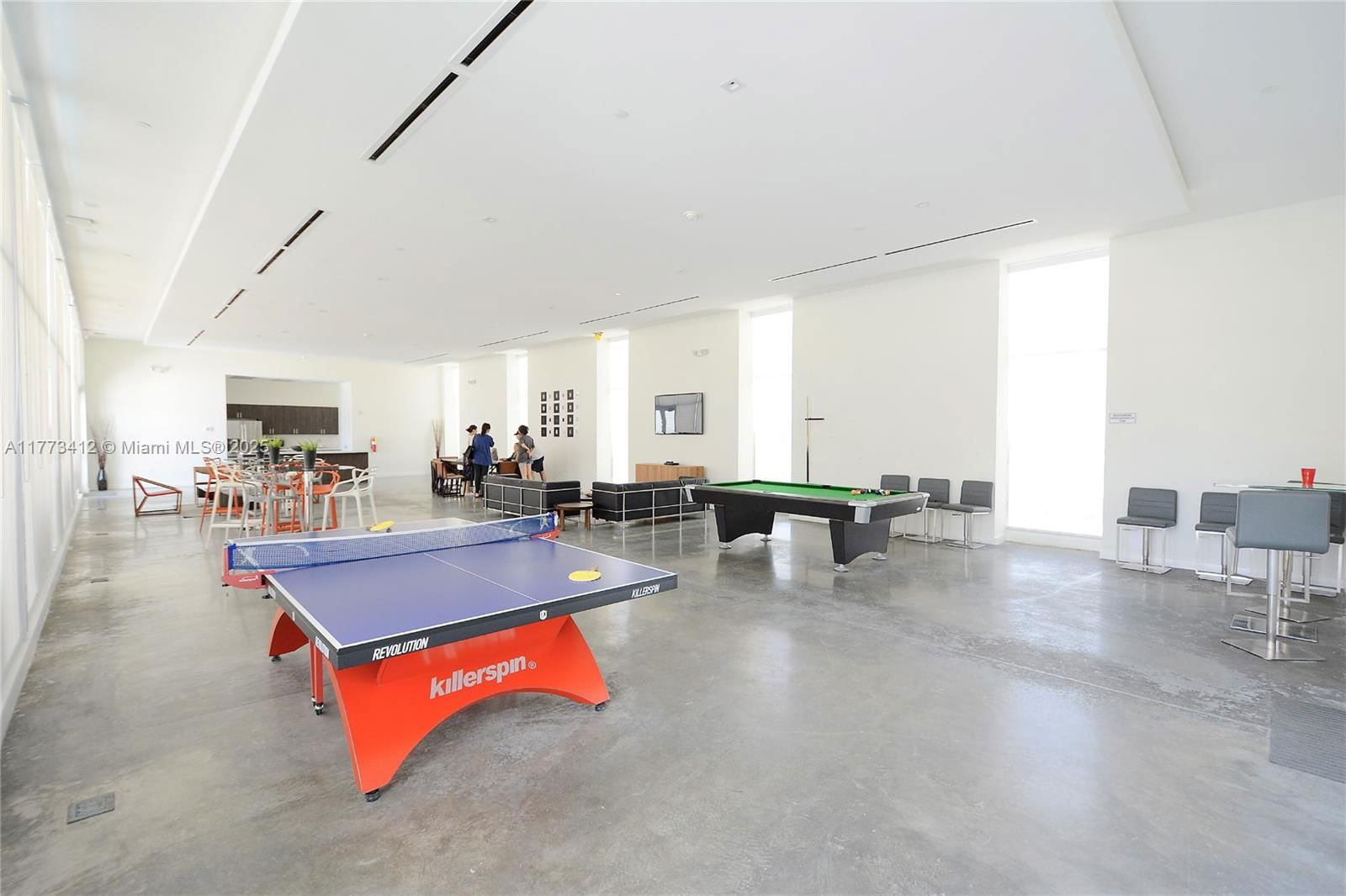 Real estate property located at 14951 Royal Oaks Ln #2206, Miami-dade, The Oaks I Condo, North Miami, FL