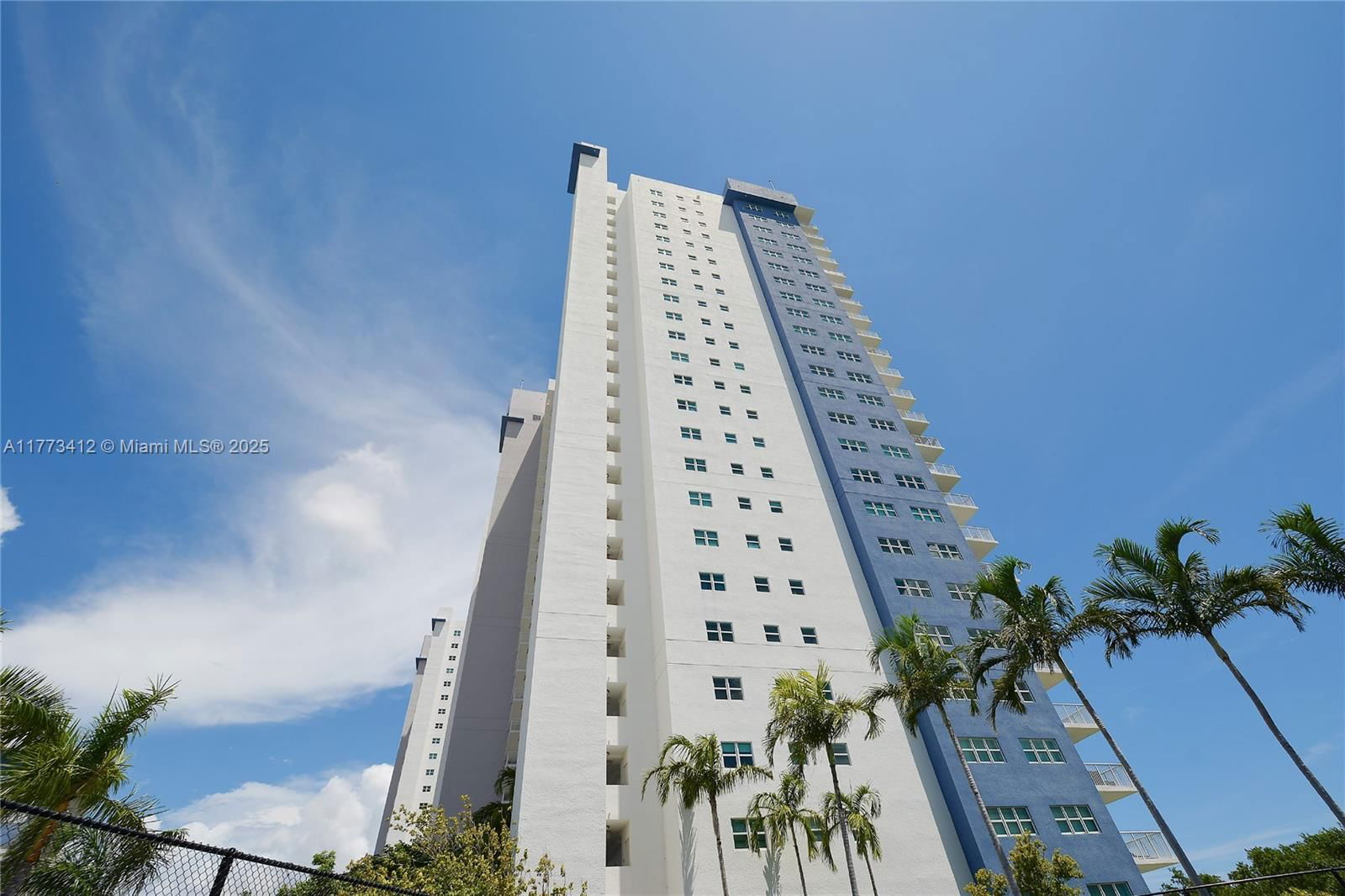 Real estate property located at 14951 Royal Oaks Ln #2206, Miami-dade, The Oaks I Condo, North Miami, FL