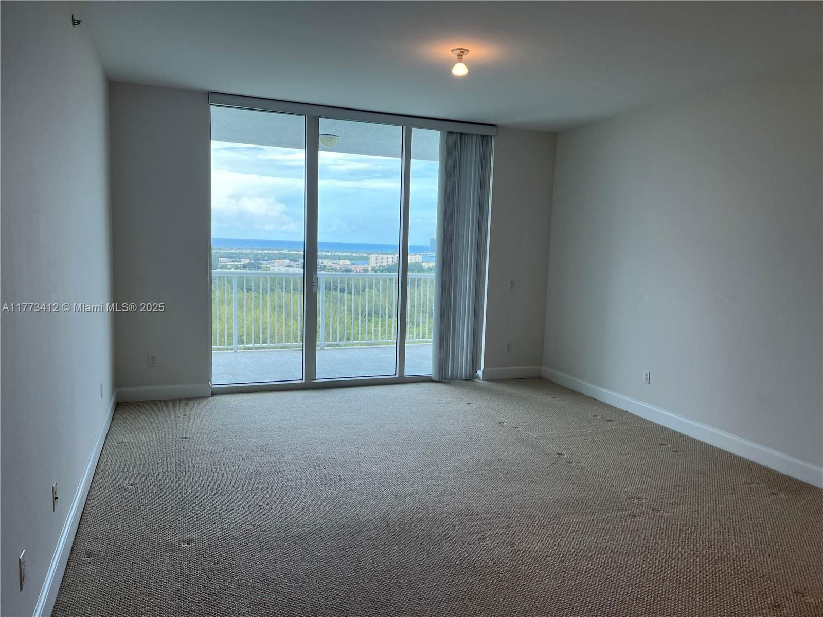 Real estate property located at 14951 Royal Oaks Ln #2206, Miami-dade, The Oaks I Condo, North Miami, FL