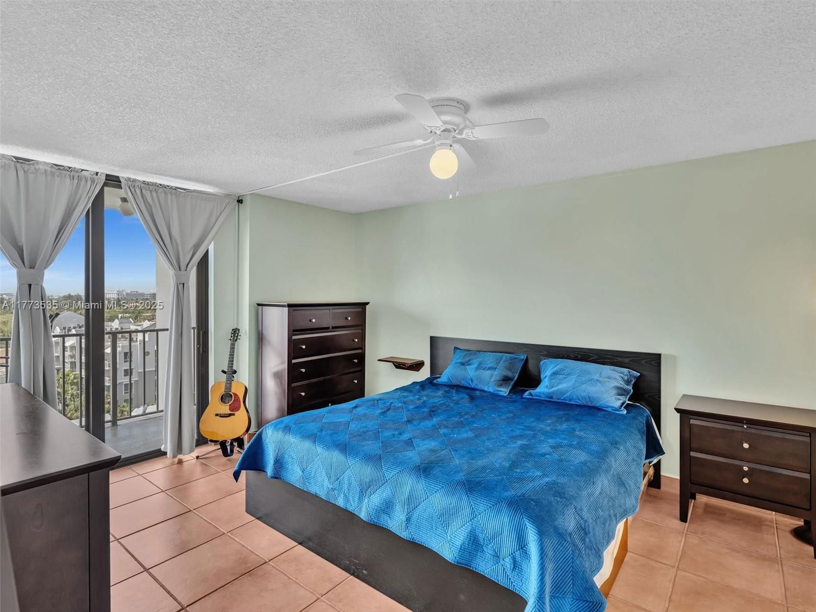 Real estate property located at 2625 Collins Ave #909, Miami-dade, Oceanfront Plaza Condo, Miami Beach, FL