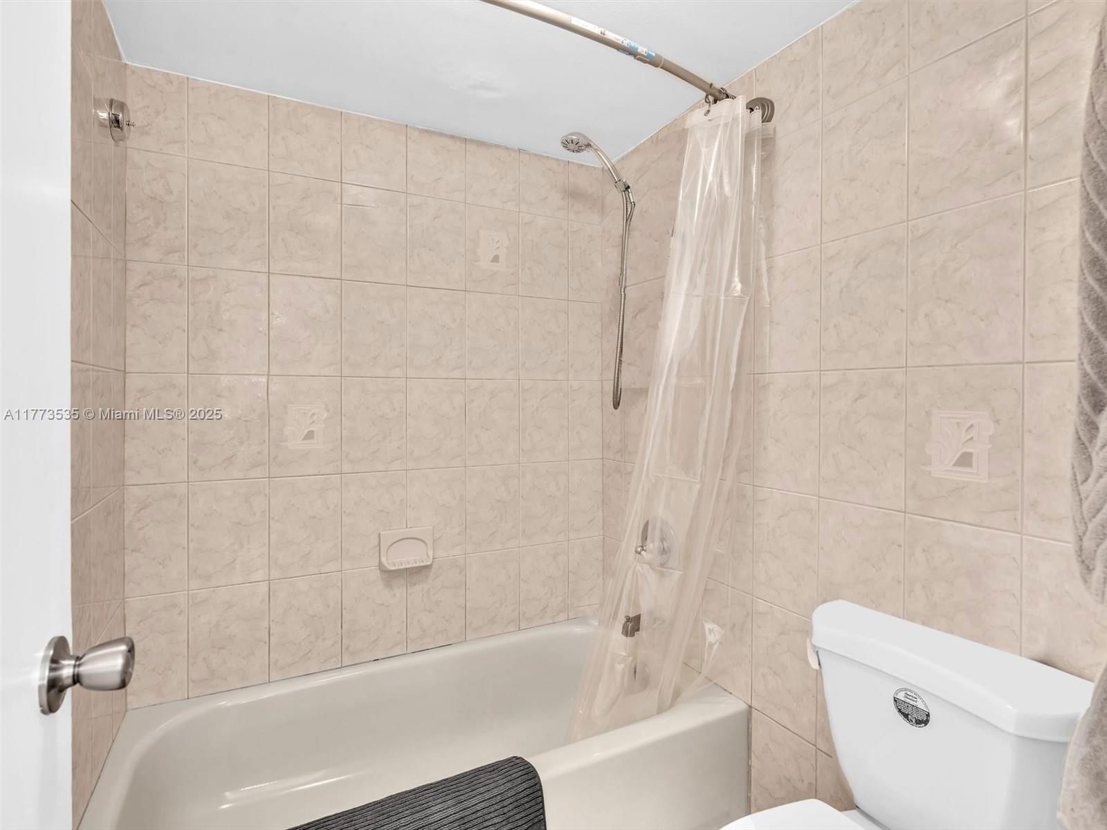 Real estate property located at 2625 Collins Ave #909, Miami-dade, Oceanfront Plaza Condo, Miami Beach, FL