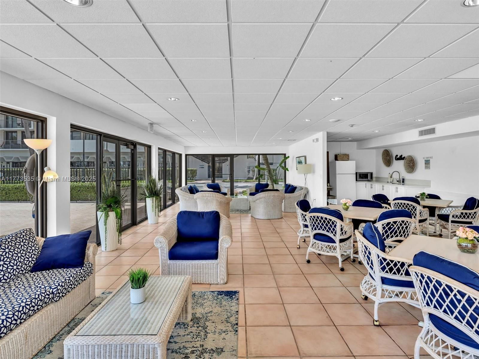 Real estate property located at 2625 Collins Ave #909, Miami-dade, Oceanfront Plaza Condo, Miami Beach, FL