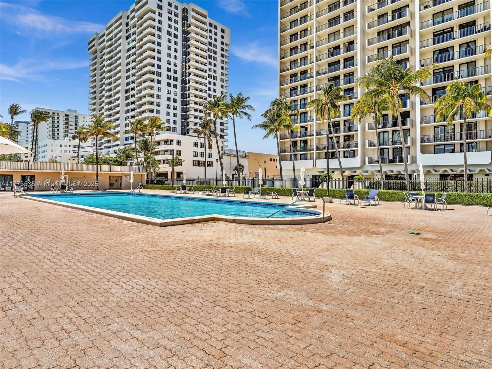 Real estate property located at 2625 Collins Ave #909, Miami-dade, Oceanfront Plaza Condo, Miami Beach, FL