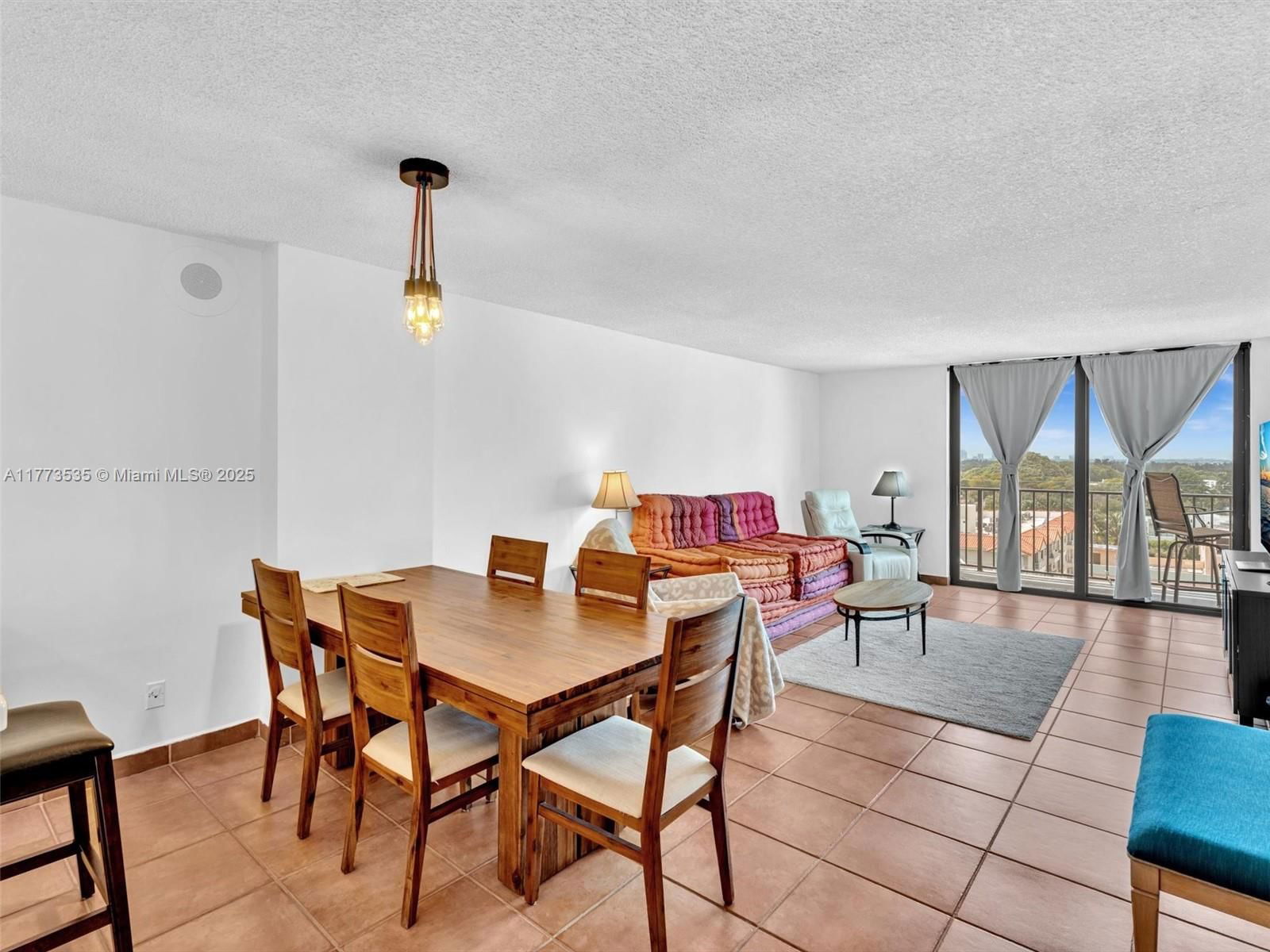 Real estate property located at 2625 Collins Ave #909, Miami-dade, Oceanfront Plaza Condo, Miami Beach, FL