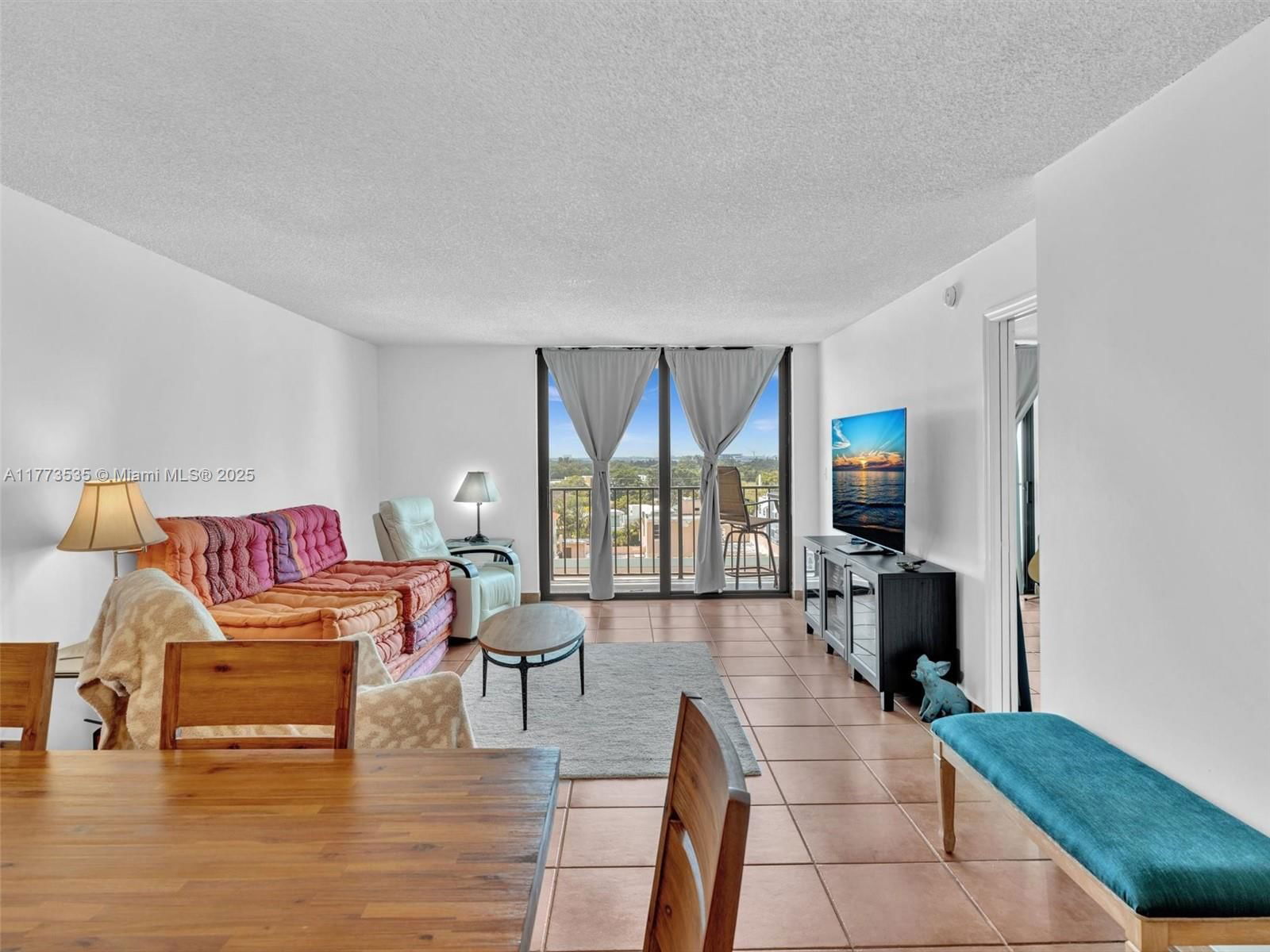 Real estate property located at 2625 Collins Ave #909, Miami-dade, Oceanfront Plaza Condo, Miami Beach, FL