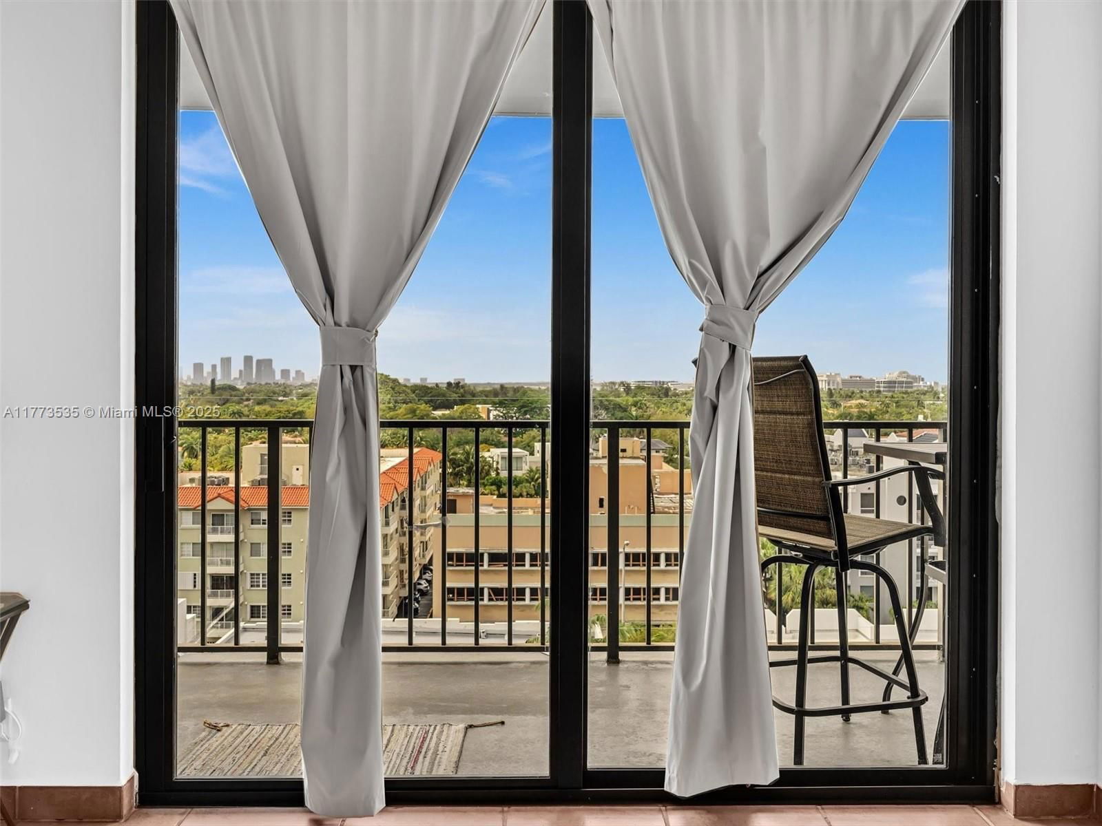 Real estate property located at 2625 Collins Ave #909, Miami-dade, Oceanfront Plaza Condo, Miami Beach, FL
