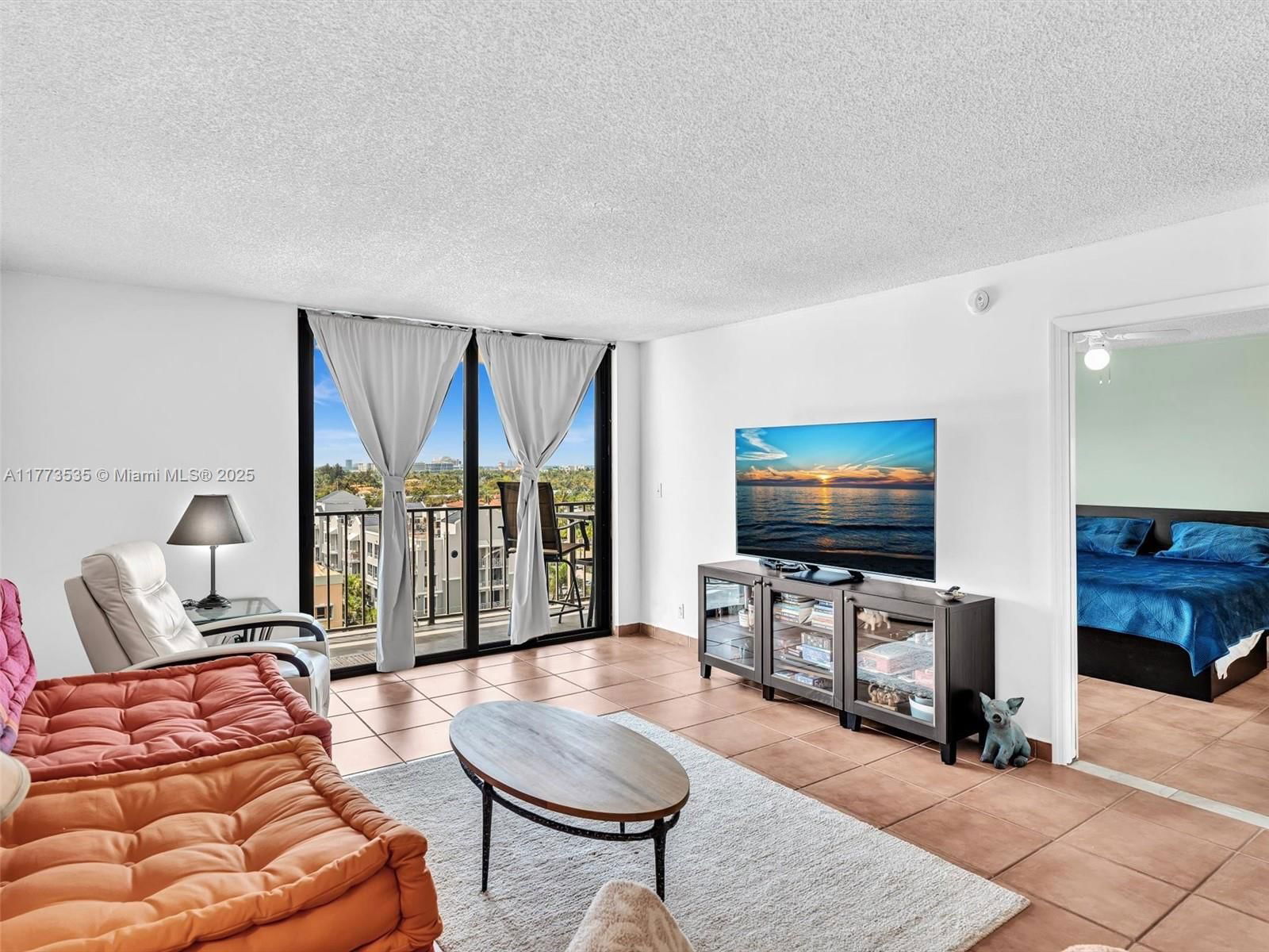Real estate property located at 2625 Collins Ave #909, Miami-dade, Oceanfront Plaza Condo, Miami Beach, FL