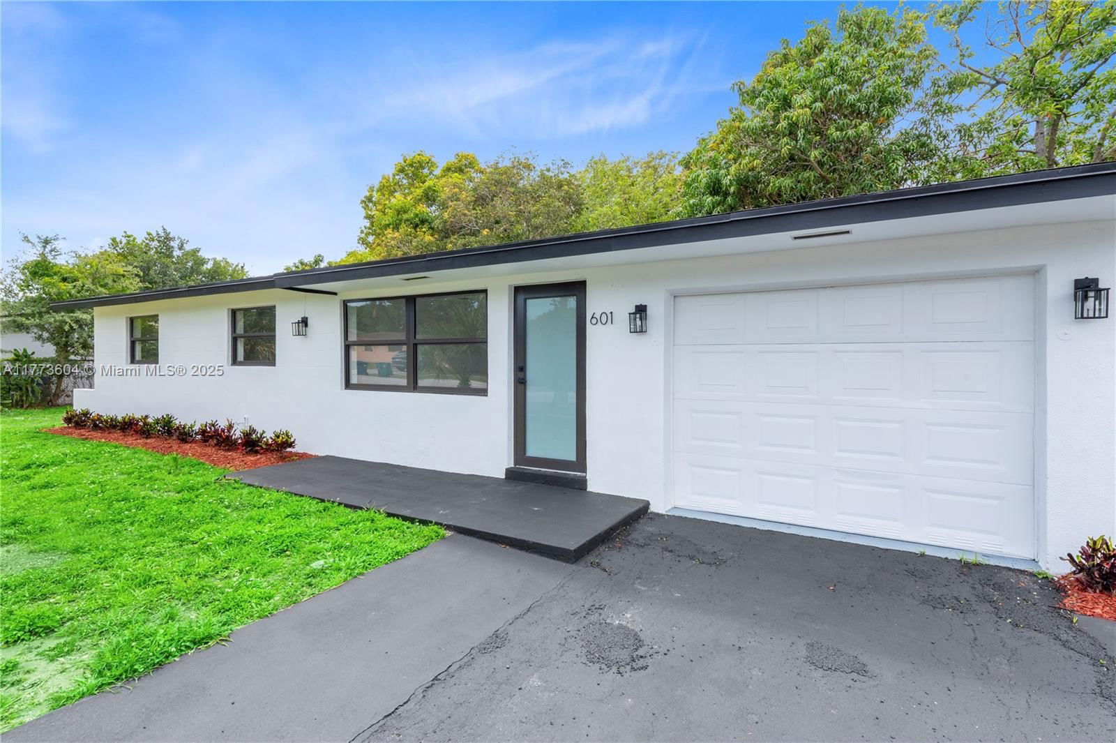 Real estate property located at 601 35th Ter, Broward, Prosper Park Amen, Lauderhill, FL