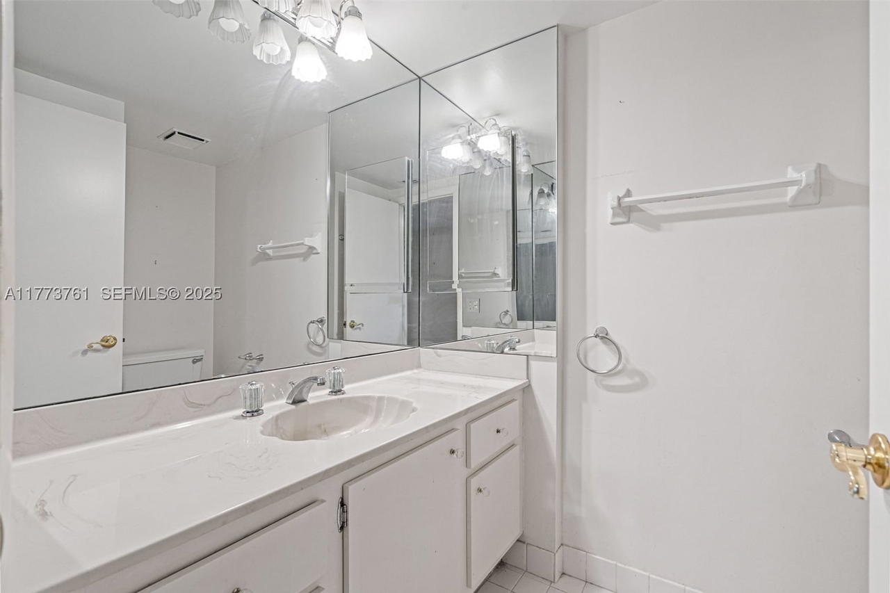 Real estate property located at 7200 Radice Ct #709, Broward, Environ Towers I Condo, Lauderhill, FL