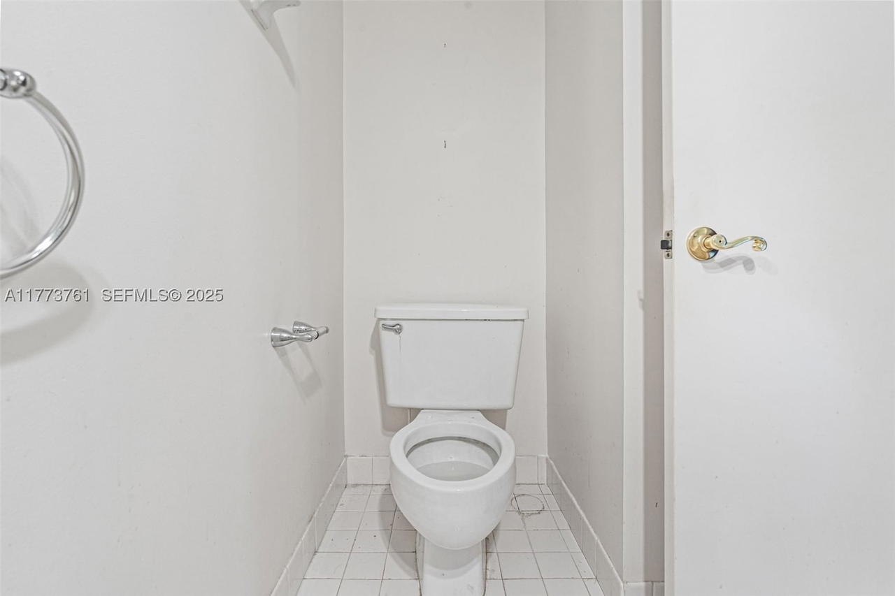 Real estate property located at 7200 Radice Ct #709, Broward, Environ Towers I Condo, Lauderhill, FL