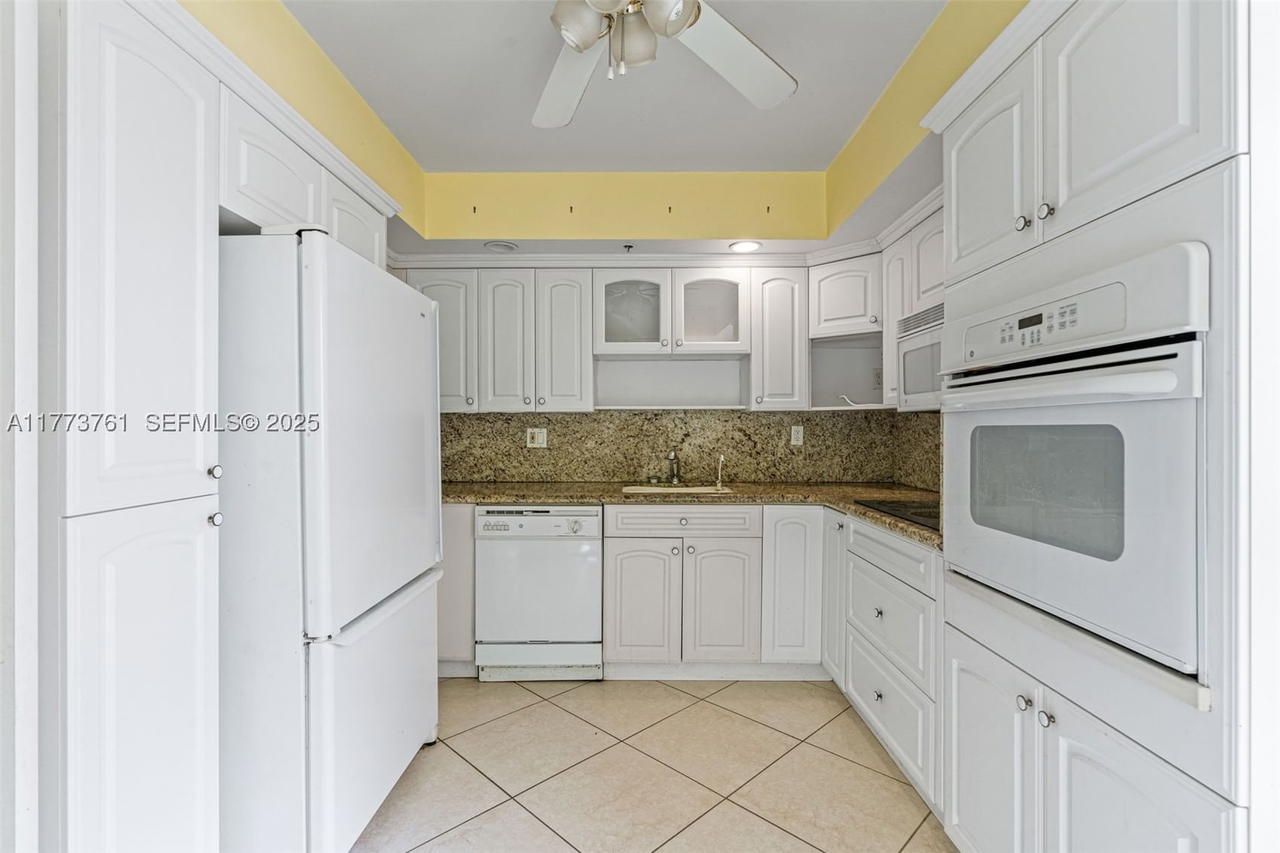 Real estate property located at 7200 Radice Ct #709, Broward, Environ Towers I Condo, Lauderhill, FL