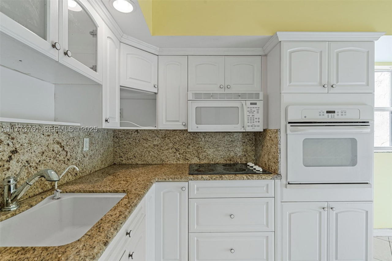 Real estate property located at 7200 Radice Ct #709, Broward, Environ Towers I Condo, Lauderhill, FL