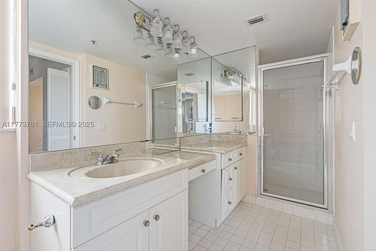 Real estate property located at 7200 Radice Ct #709, Broward, Environ Towers I Condo, Lauderhill, FL