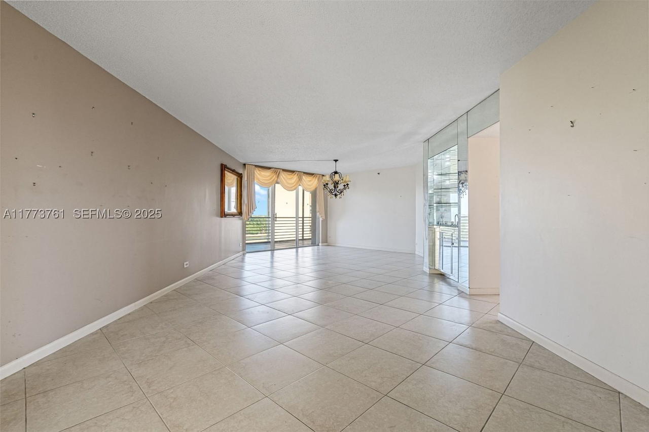 Real estate property located at 7200 Radice Ct #709, Broward, Environ Towers I Condo, Lauderhill, FL