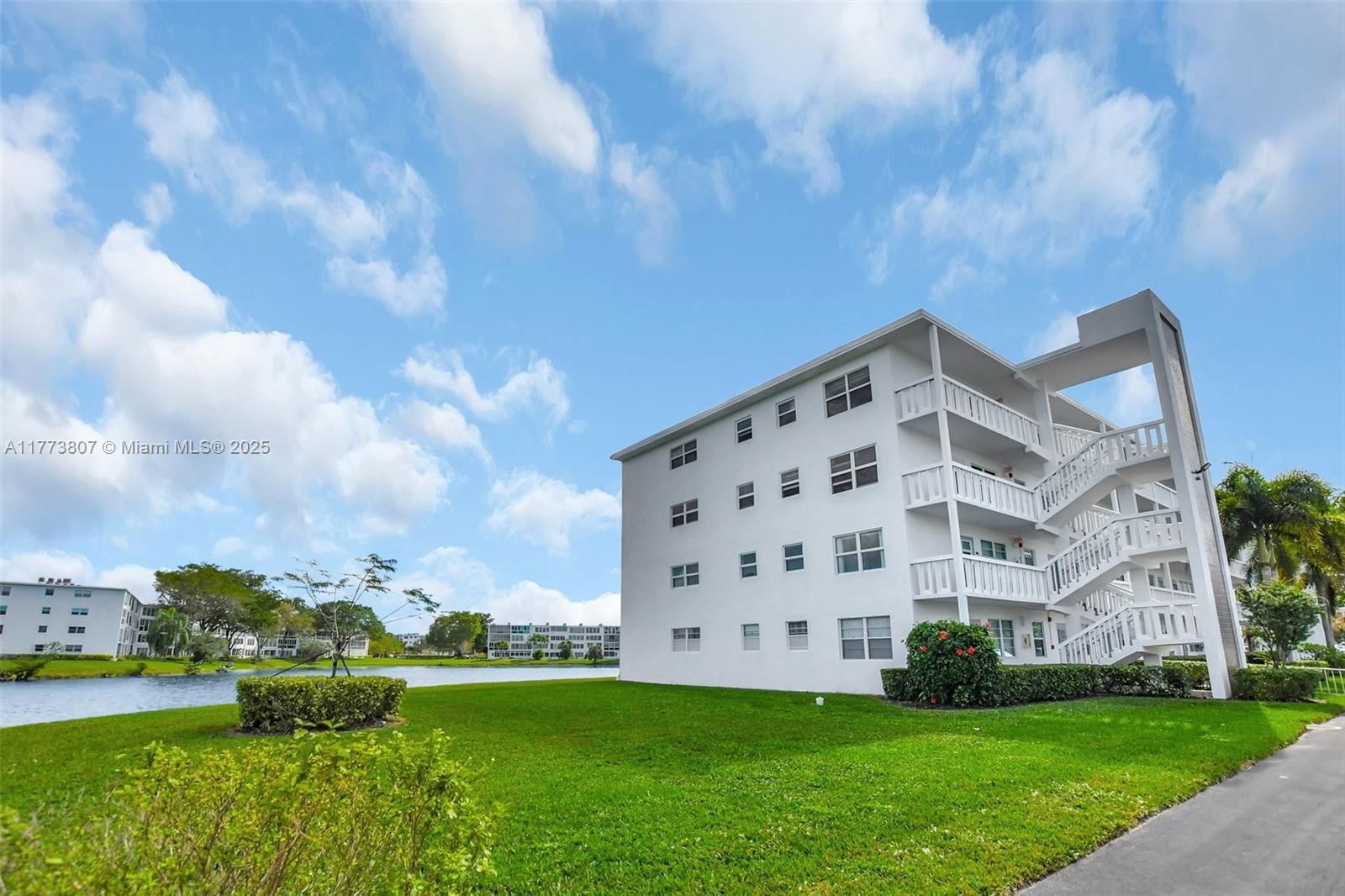 Real estate property located at 2115 Cambridge E #2115, Broward, Cambridge E Condo, Deerfield Beach, FL