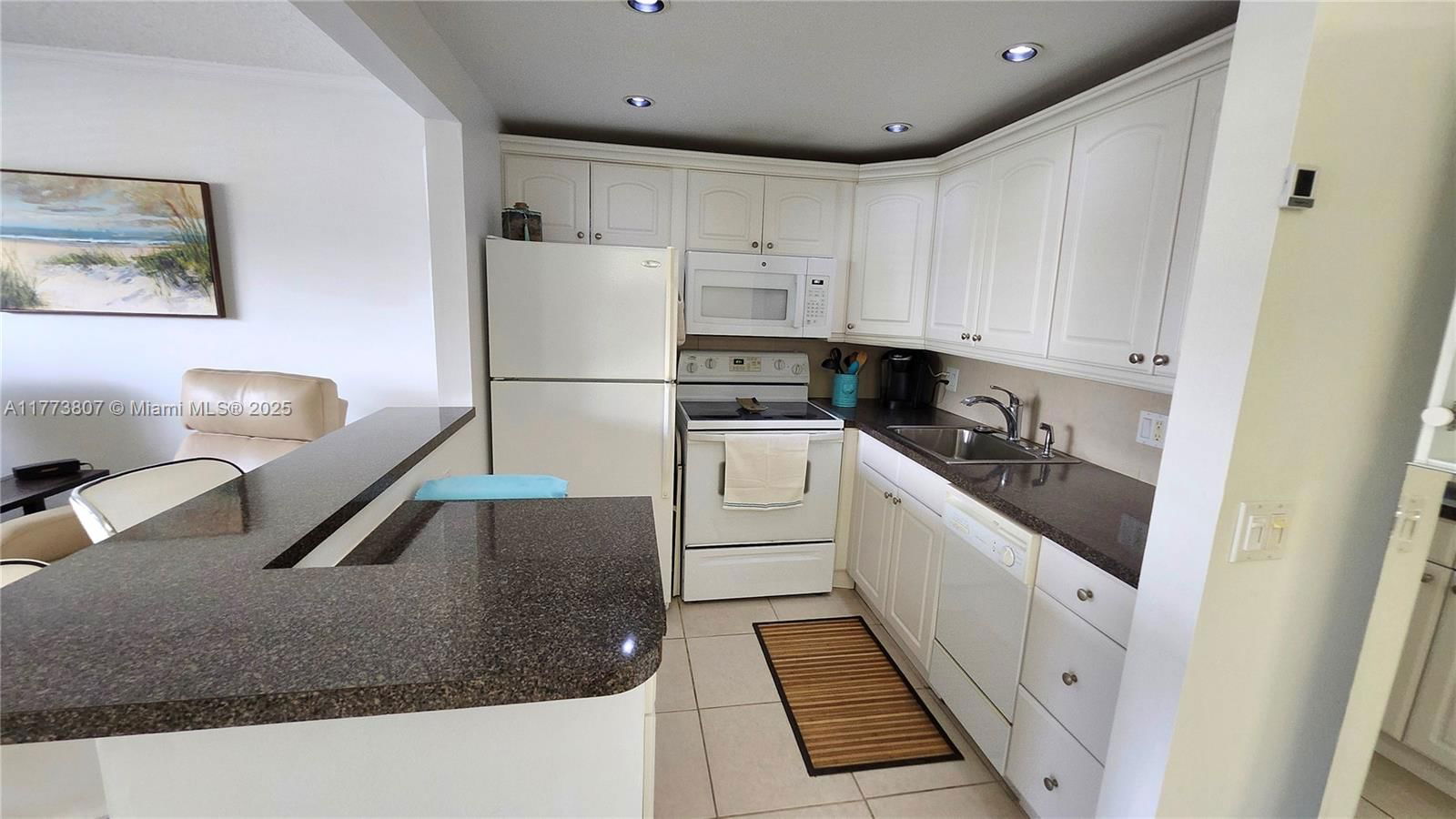 Real estate property located at 2115 Cambridge E #2115, Broward, Cambridge E Condo, Deerfield Beach, FL